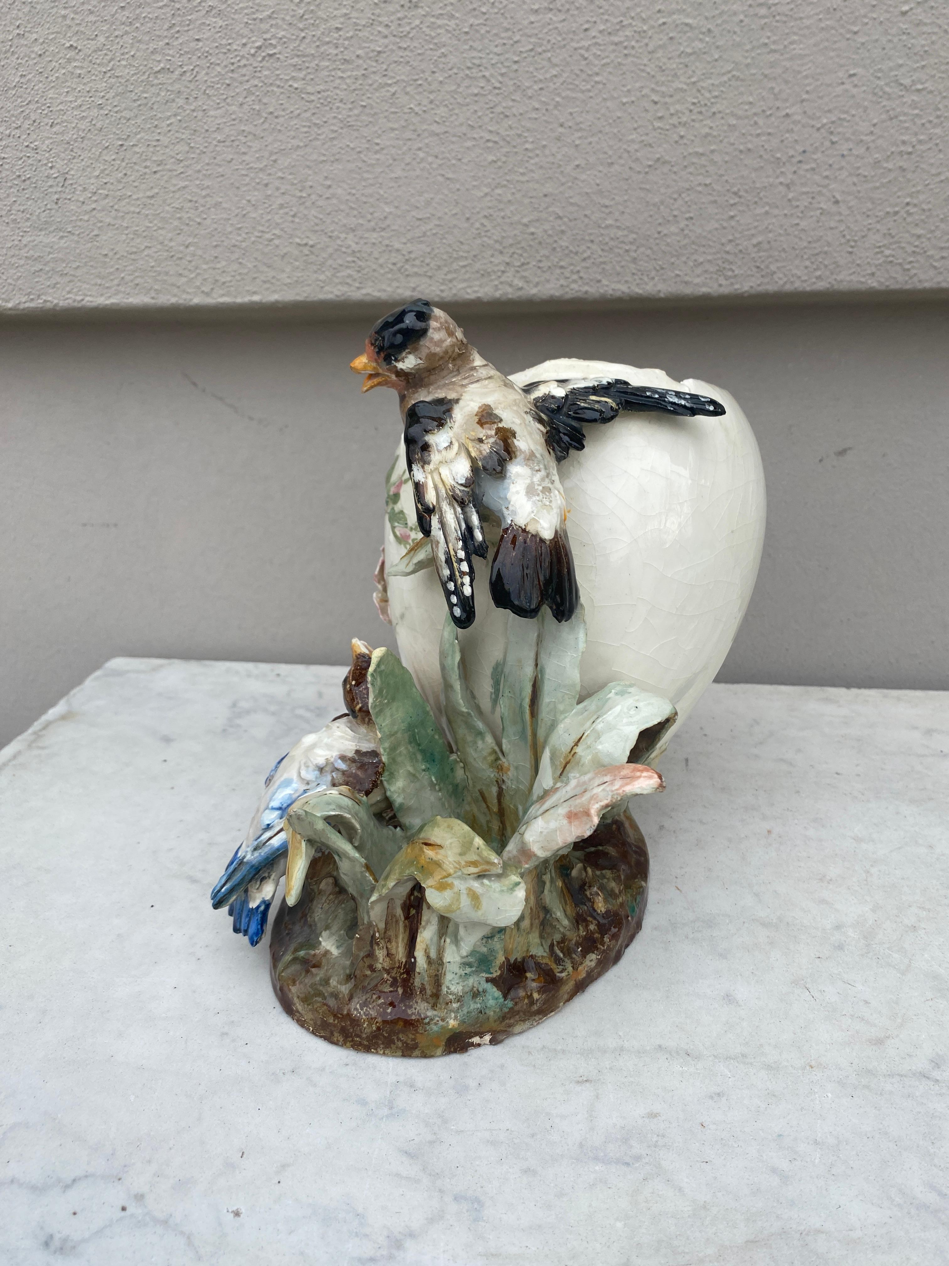 Français Jardinière en majolique française Oeuf et oiseaux Edouard Gilles, vers 1880