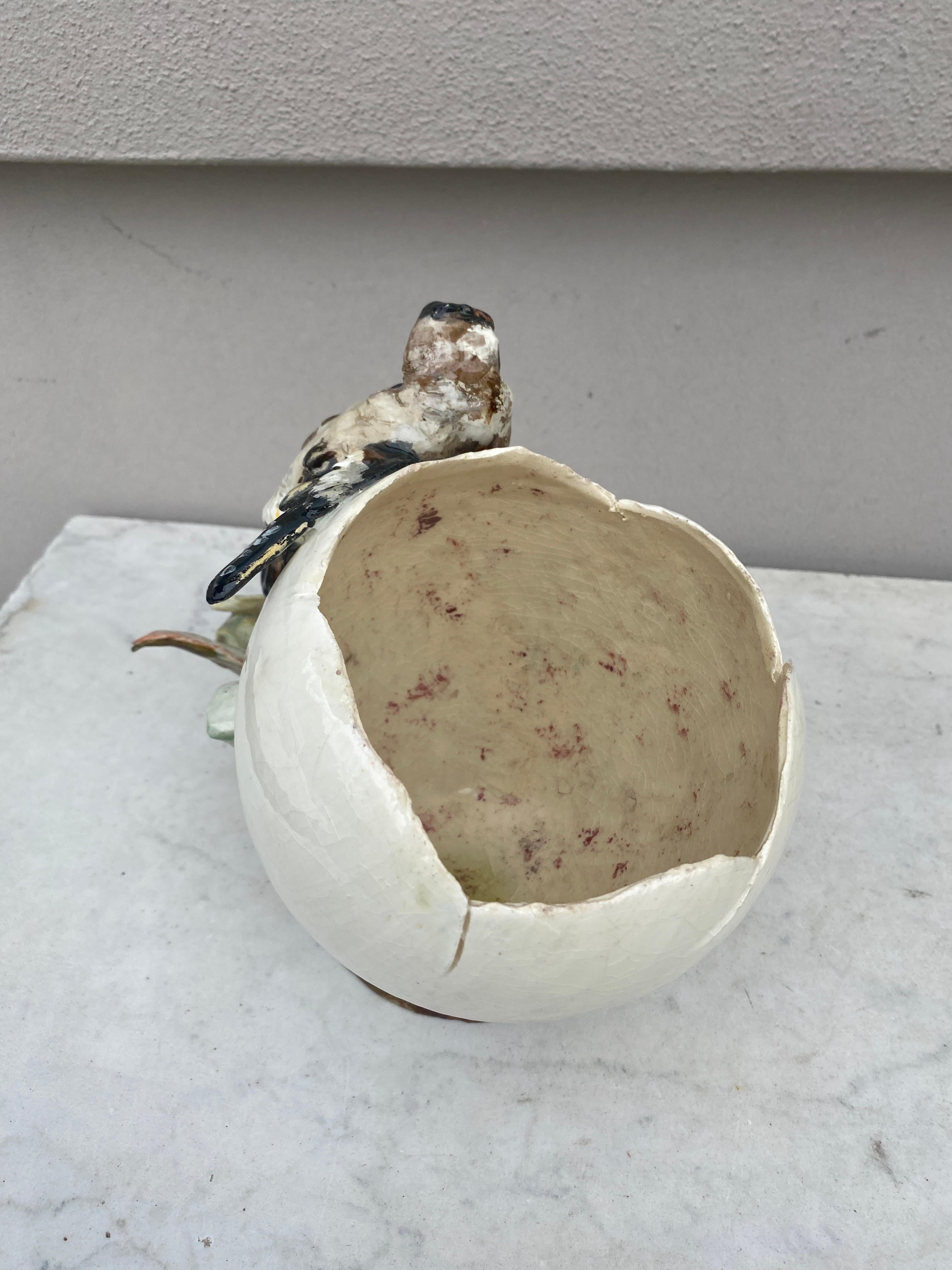 Jardinière en majolique française Oeuf et oiseaux Edouard Gilles, vers 1880 Bon état à Austin, TX