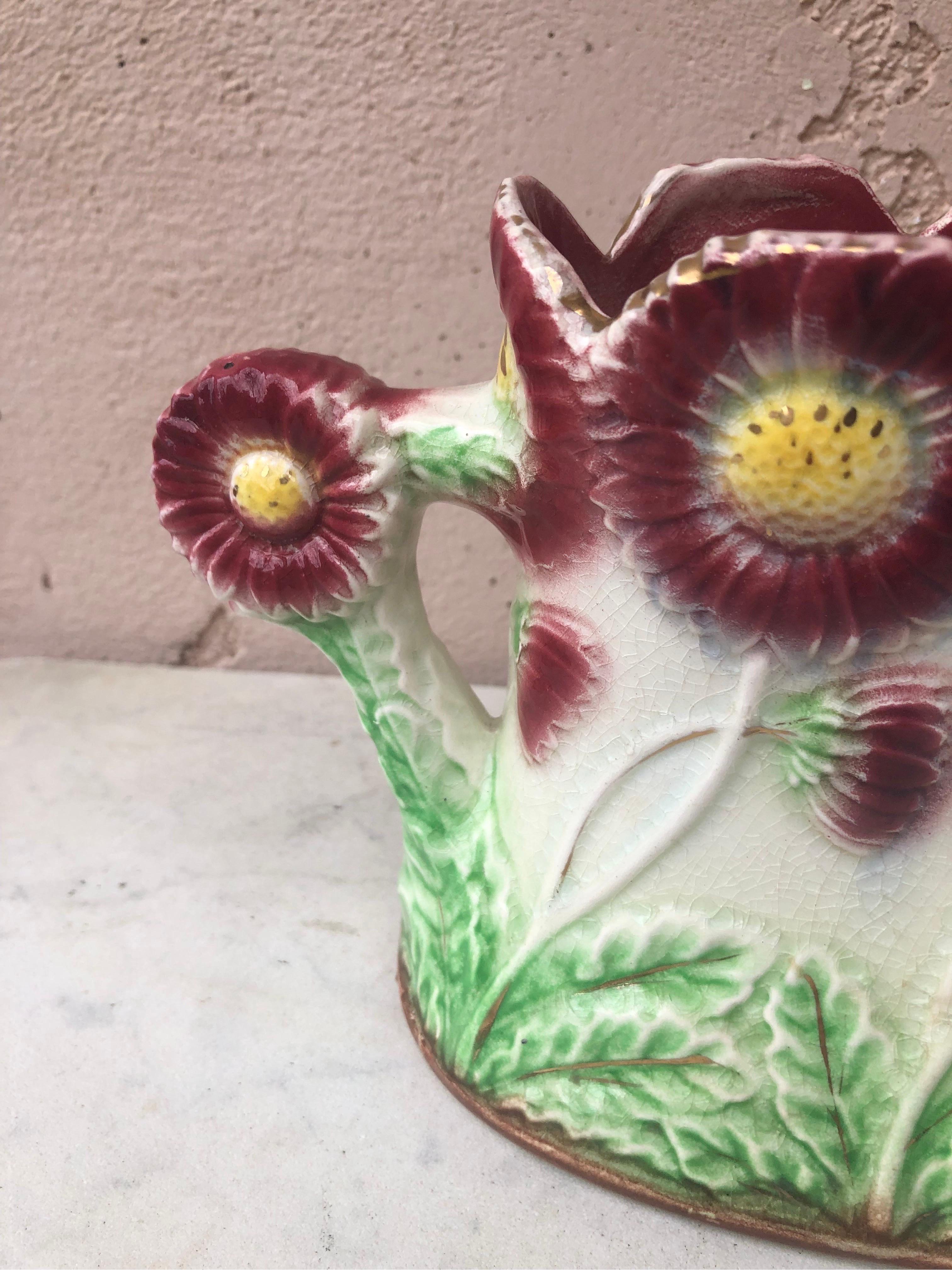 French Majolica Jardiniere with Daisies Onnaing circa 1910 In Good Condition In Austin, TX