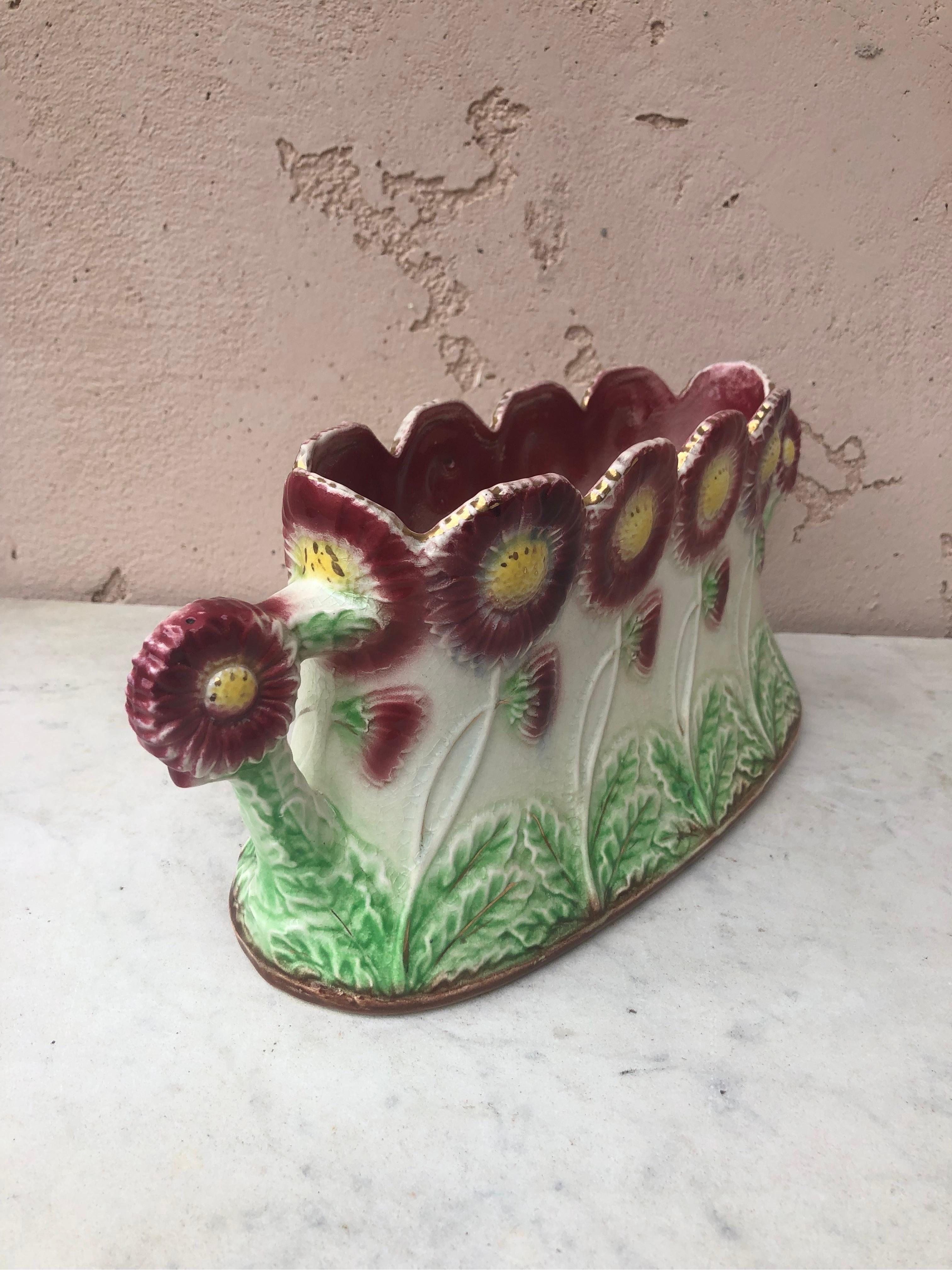 Early 20th Century French Majolica Jardiniere with Daisies Onnaing circa 1910