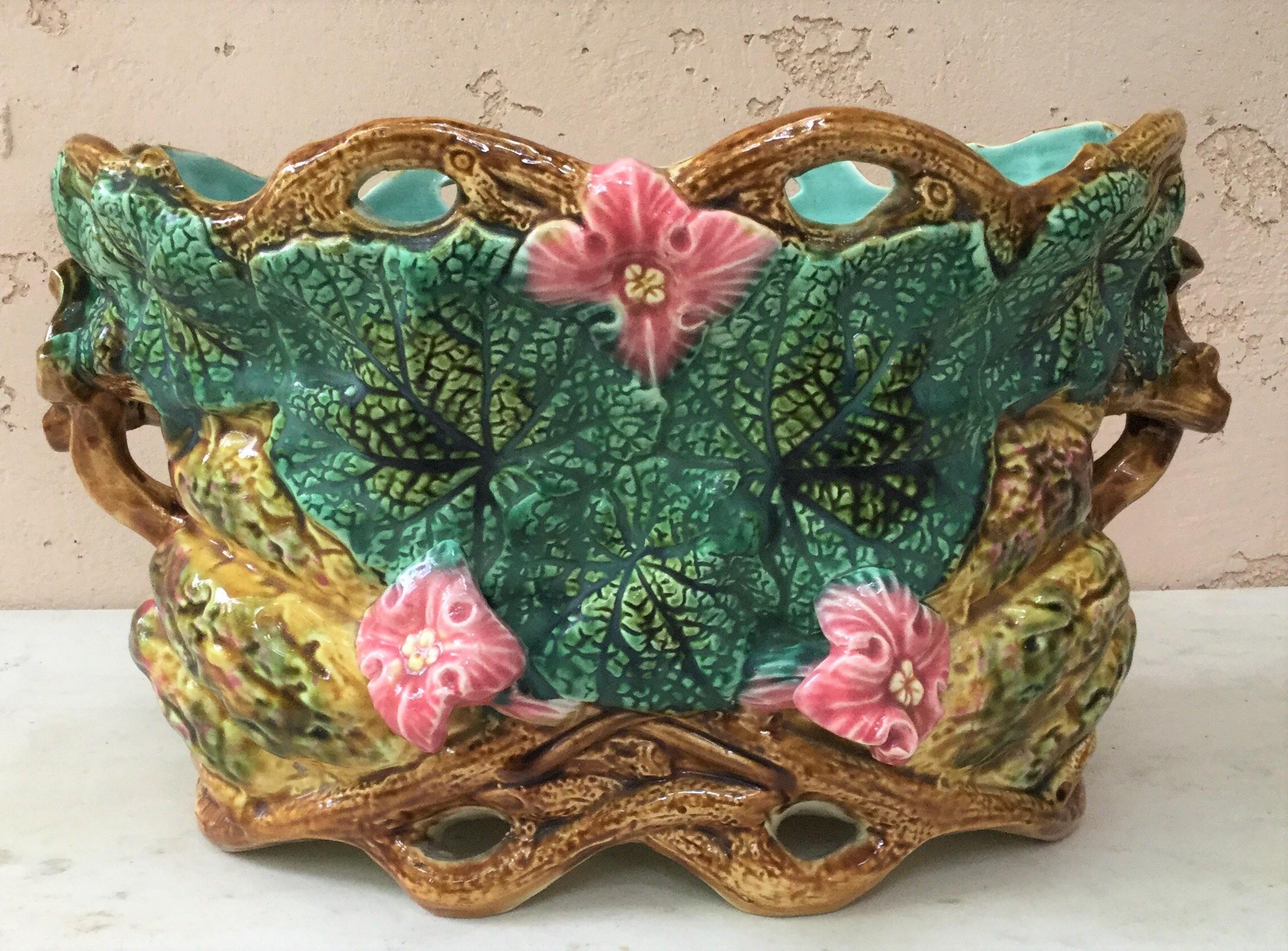 French Majolica Jardinière with Flowers Onnaing, circa 1890 In Good Condition In Austin, TX