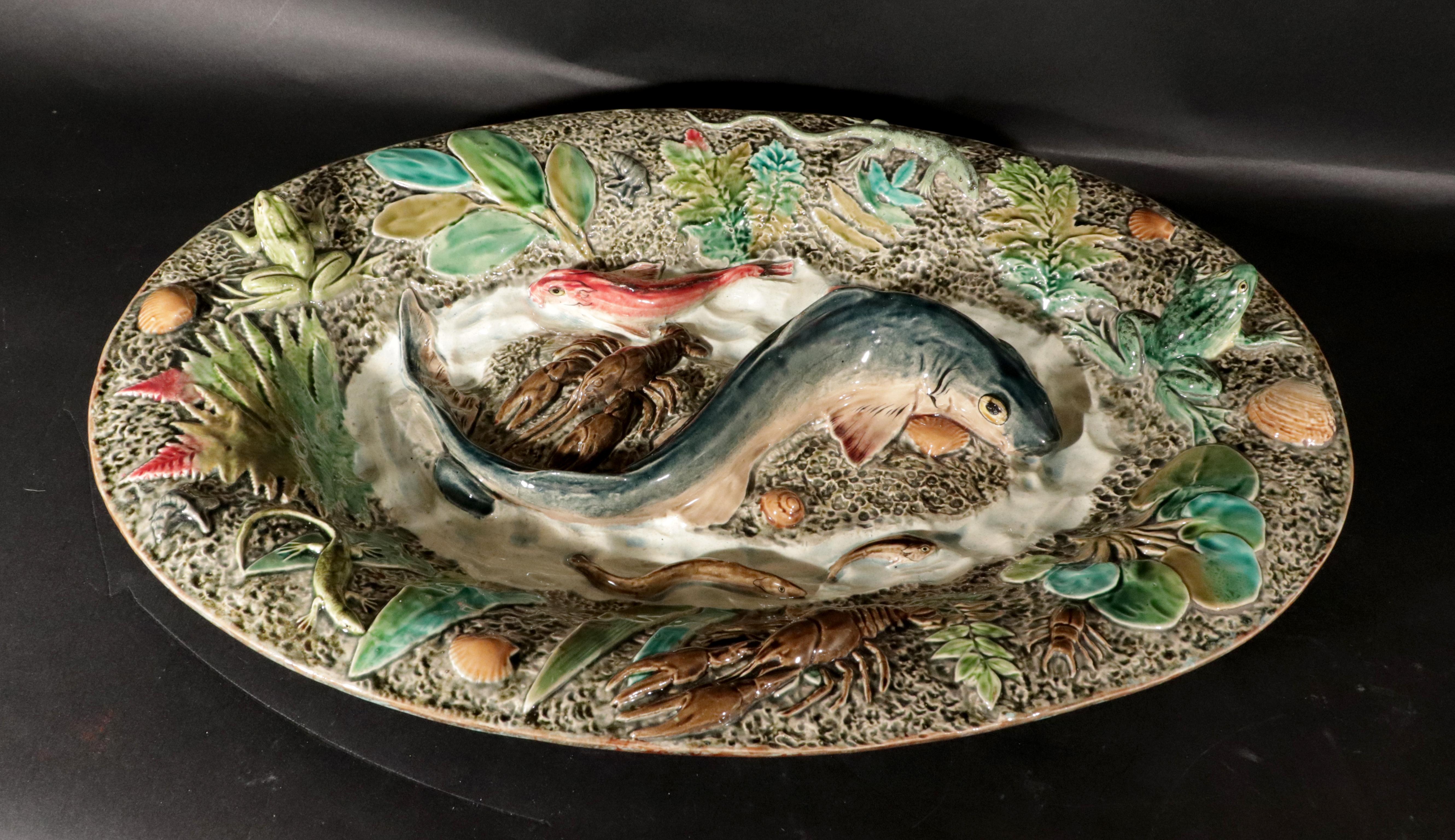 Französische Majolika Großes Fischgericht aus Palissy, Longchamps Hersteller. im Zustand „Gut“ im Angebot in Downingtown, PA