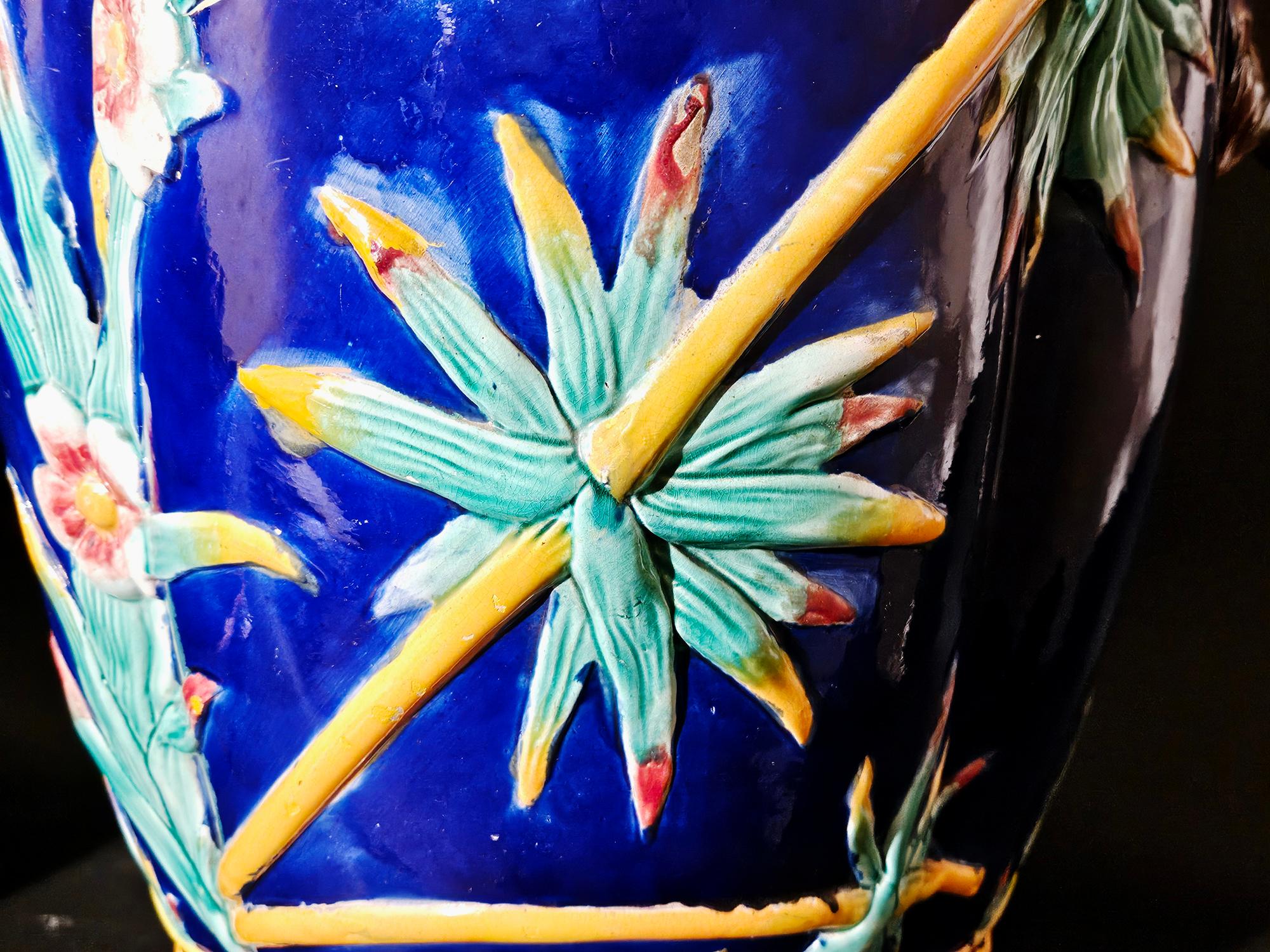 Grandi urne in maiolica francese - Una coppia in vendita 11