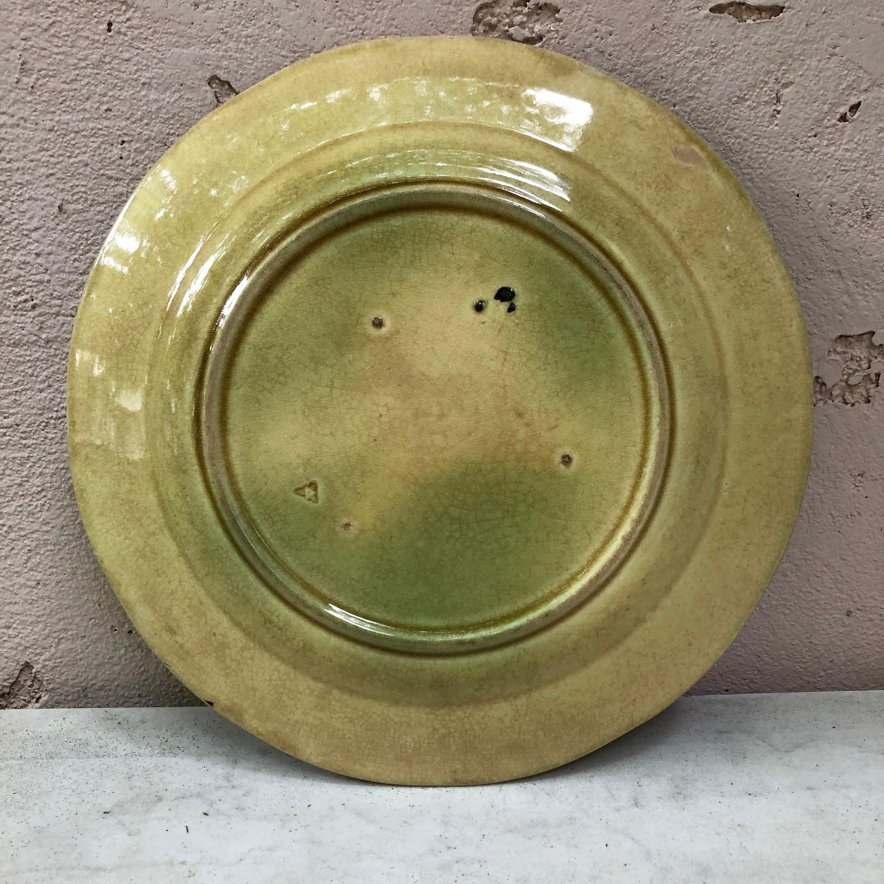 French Majolica Leaves & Grapes Plate Onnaing, circa 1900 In Good Condition For Sale In Austin, TX