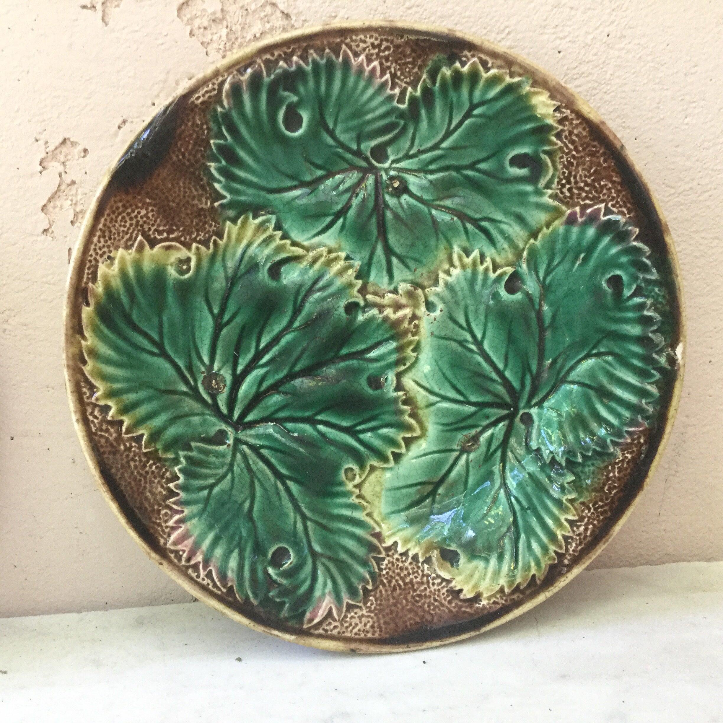 Early 20th Century French Majolica Leaves & Grapes Plate Onnaing, circa 1900 For Sale