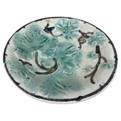 Plato de hojas de mayólica francesa, hacia 1880