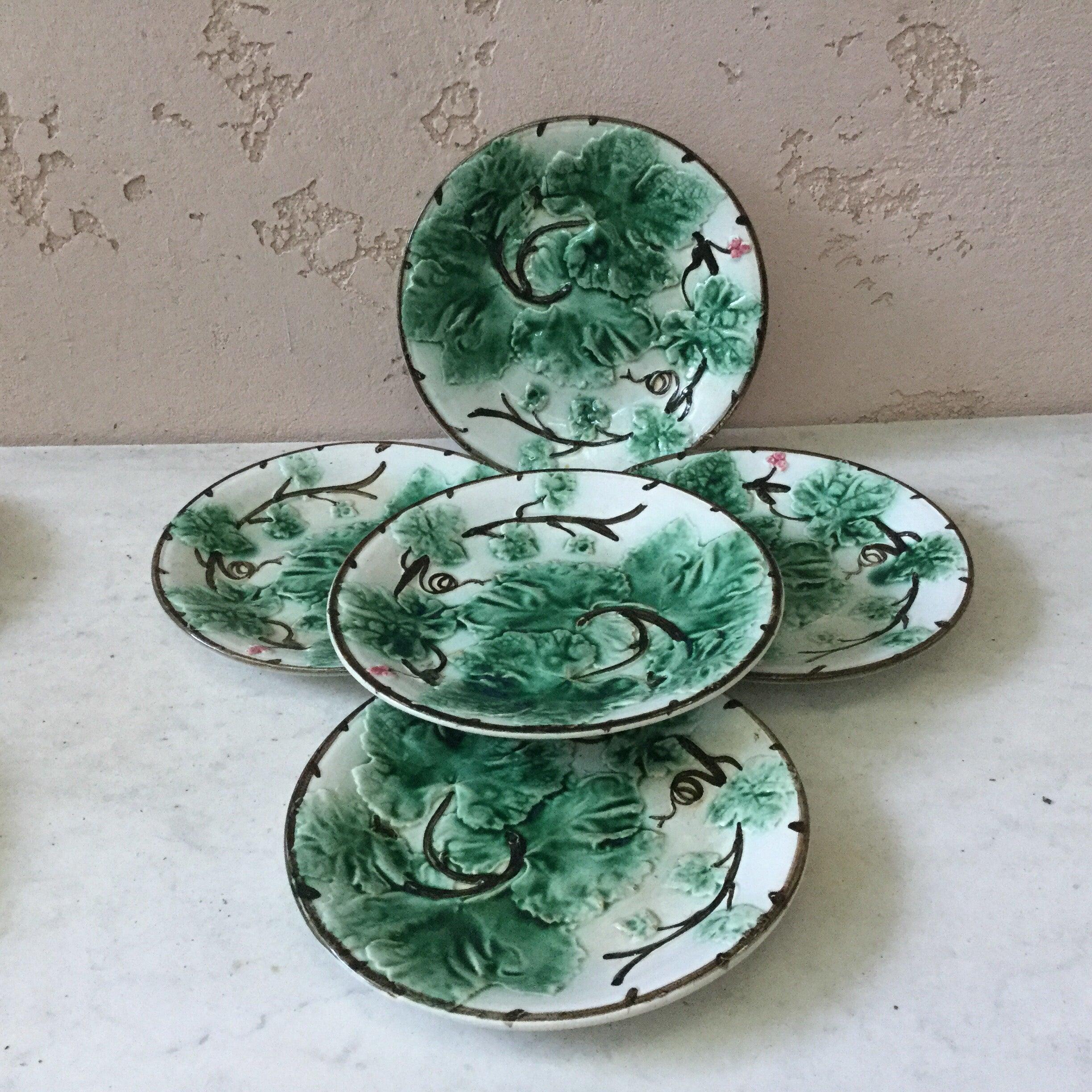 French Provincial French Majolica Leaves Plate, circa 1880 For Sale