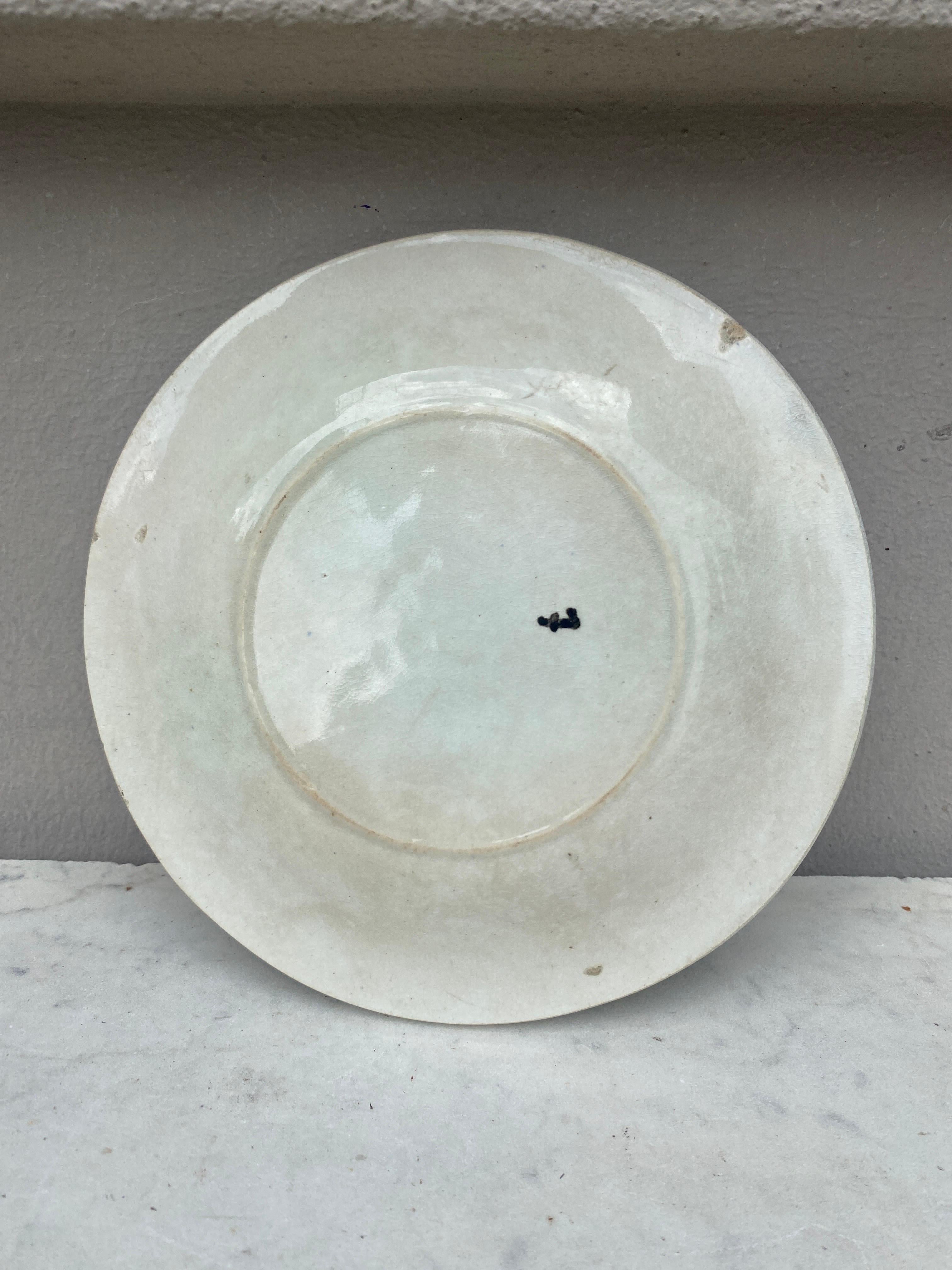 Français Assiette à feuilles en majolique française, vers 1880 en vente