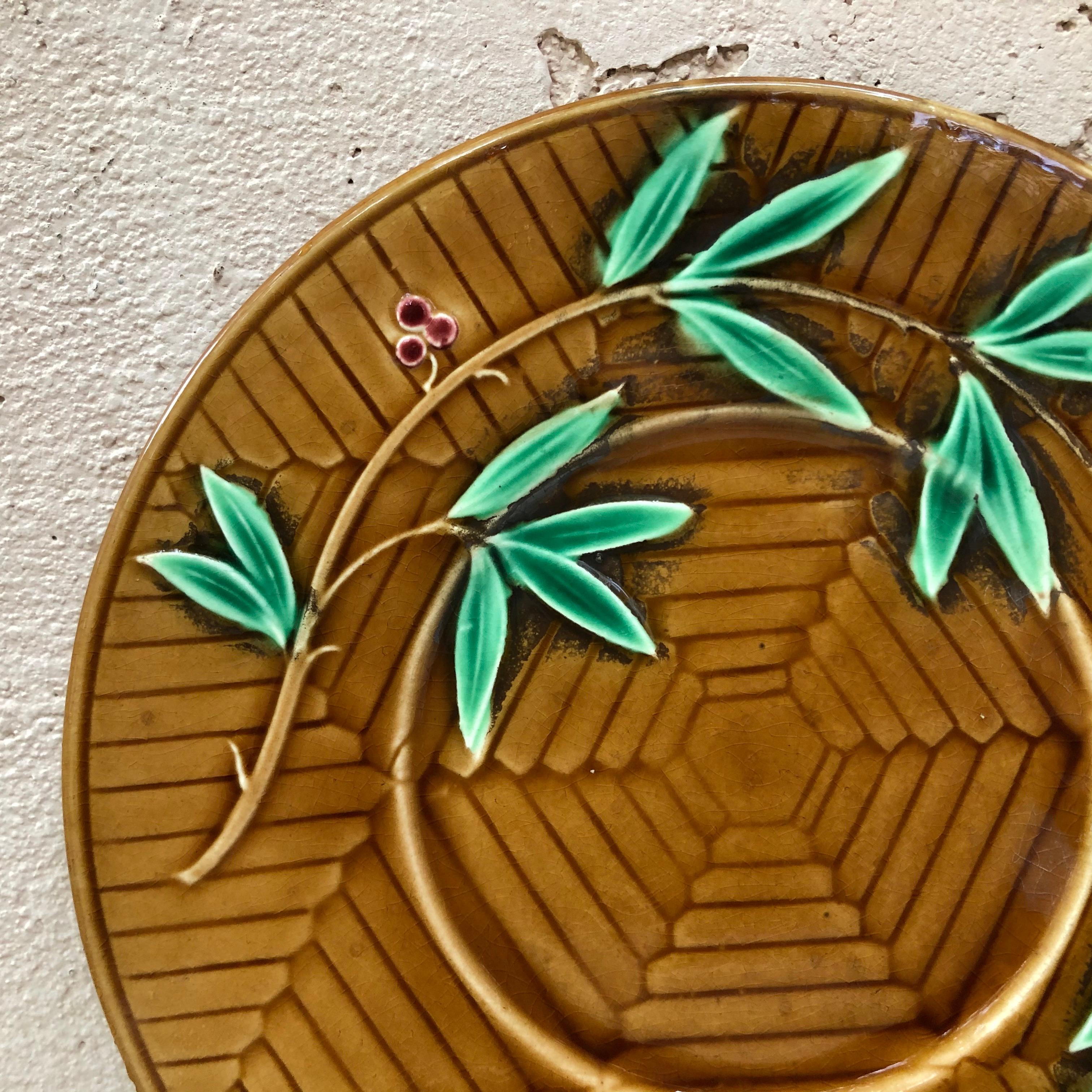 French Majolica leaves plate, circa 1890.
Attributed to Sarreguemines.