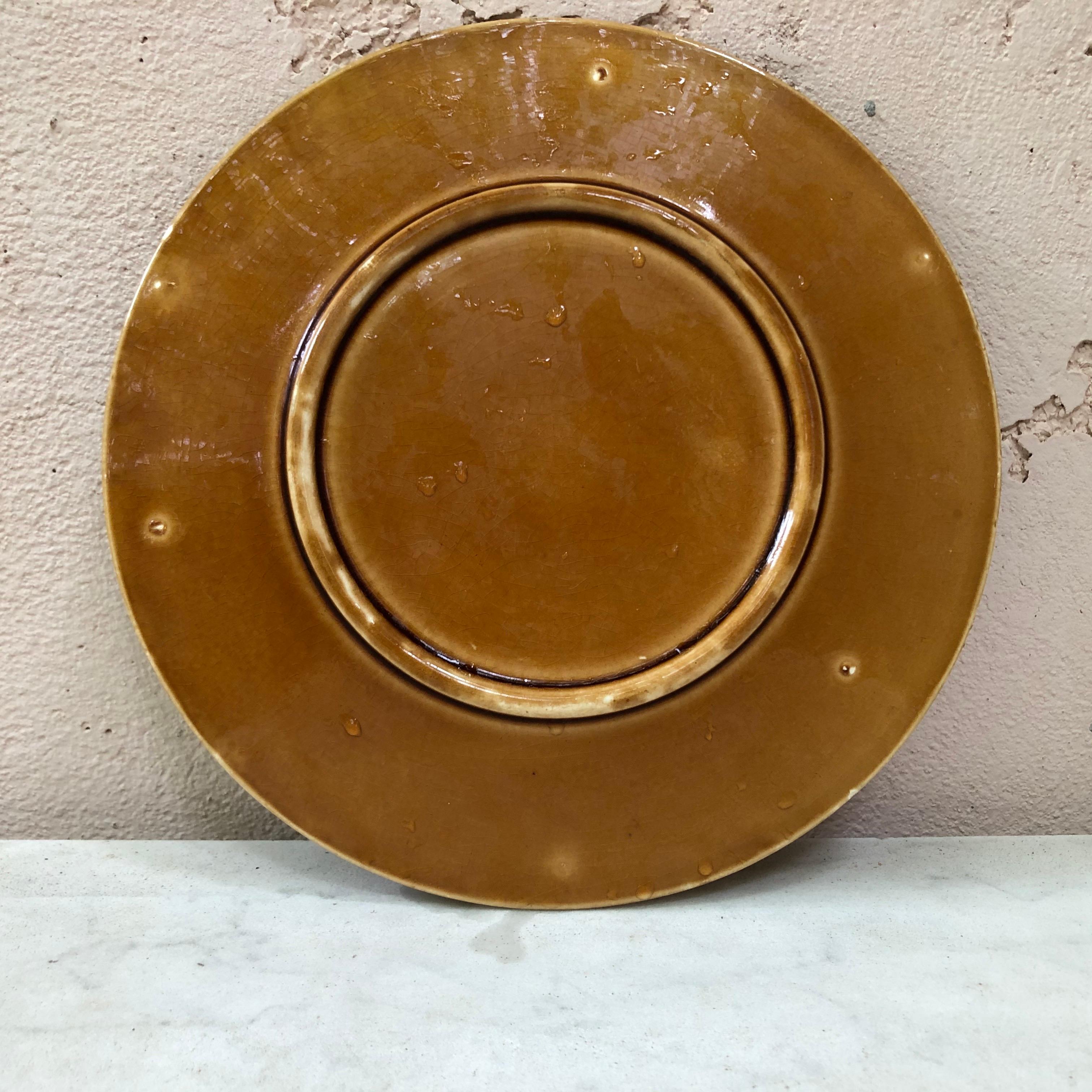 French Majolica Leaves Plate, circa 1890 In Good Condition In Austin, TX