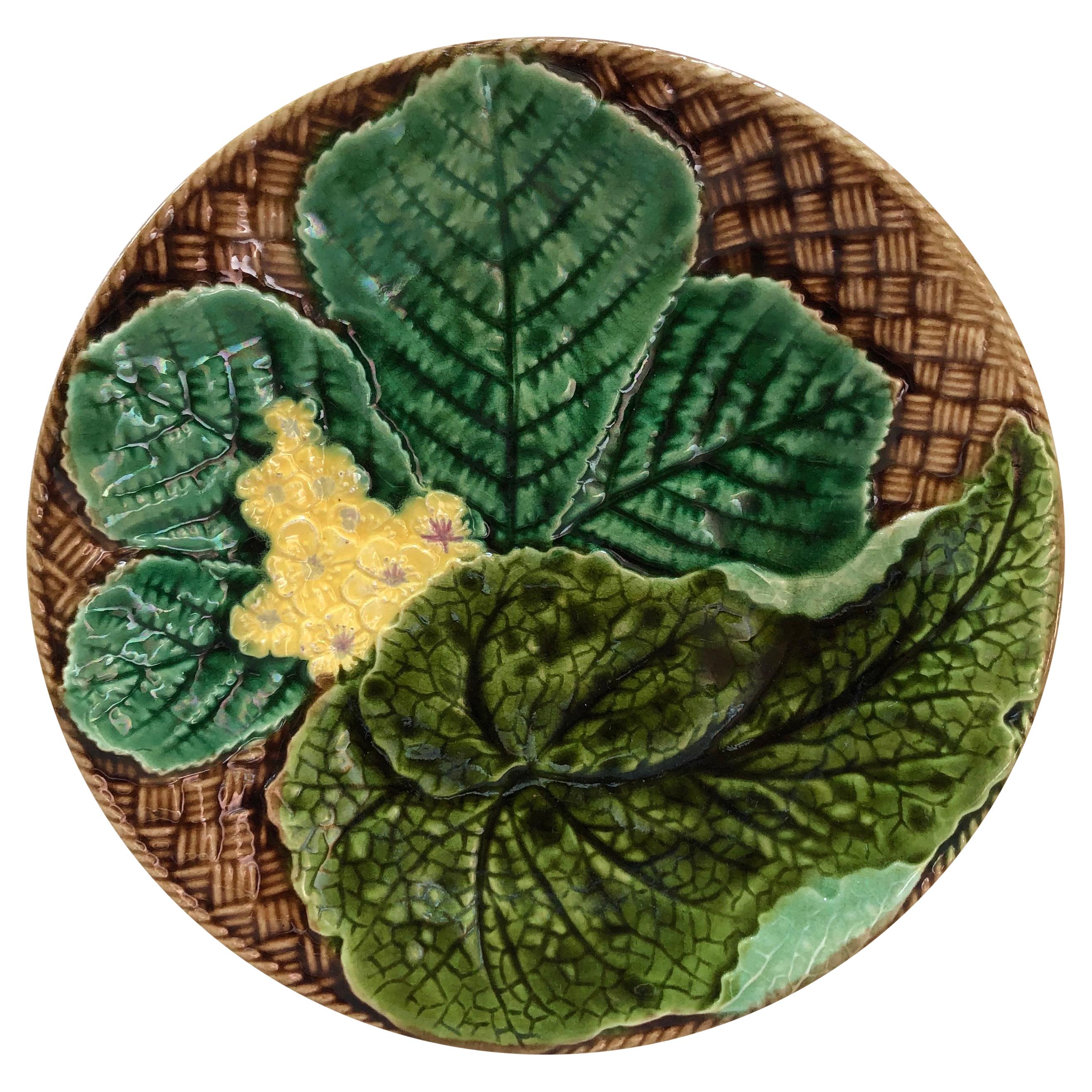 Assiette à feuilles en majolique française Clairefontaine, vers 1890