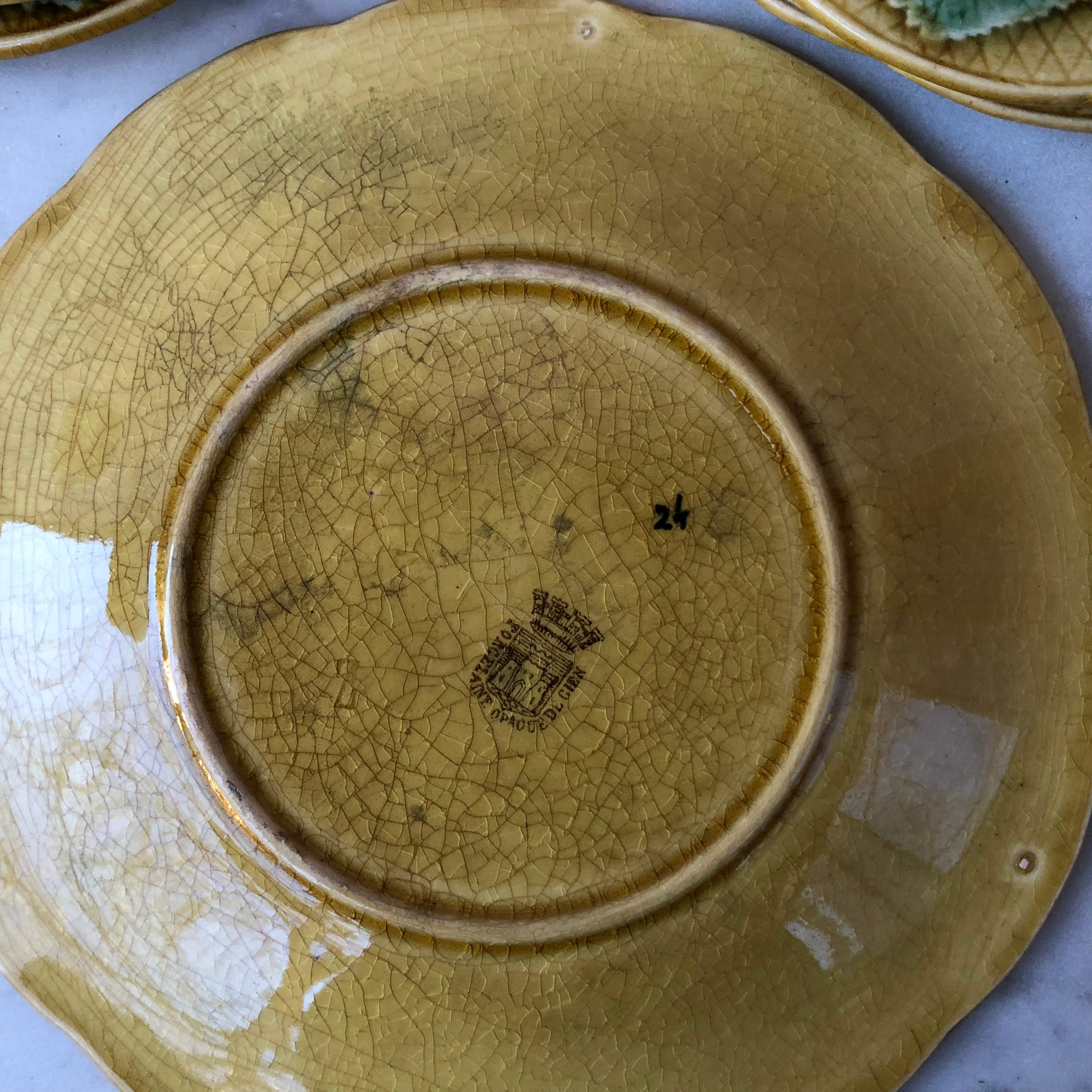 French Majolica Leaves Plate Gien, circa 1880 In Good Condition In Austin, TX
