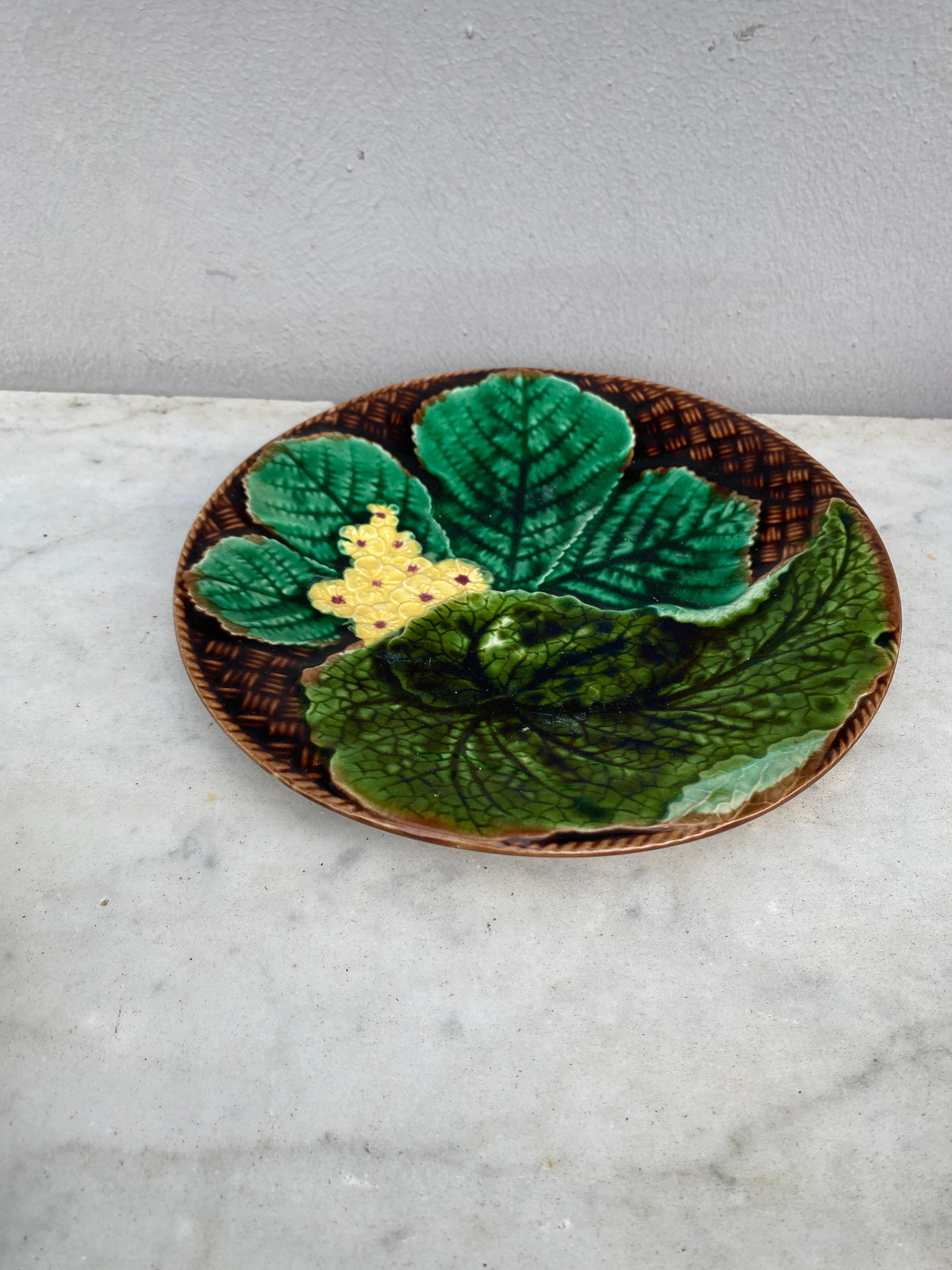 French Majolica Leaves & Yellow Flowers Plate Clairefontaine, circa 1890 In Good Condition For Sale In Austin, TX