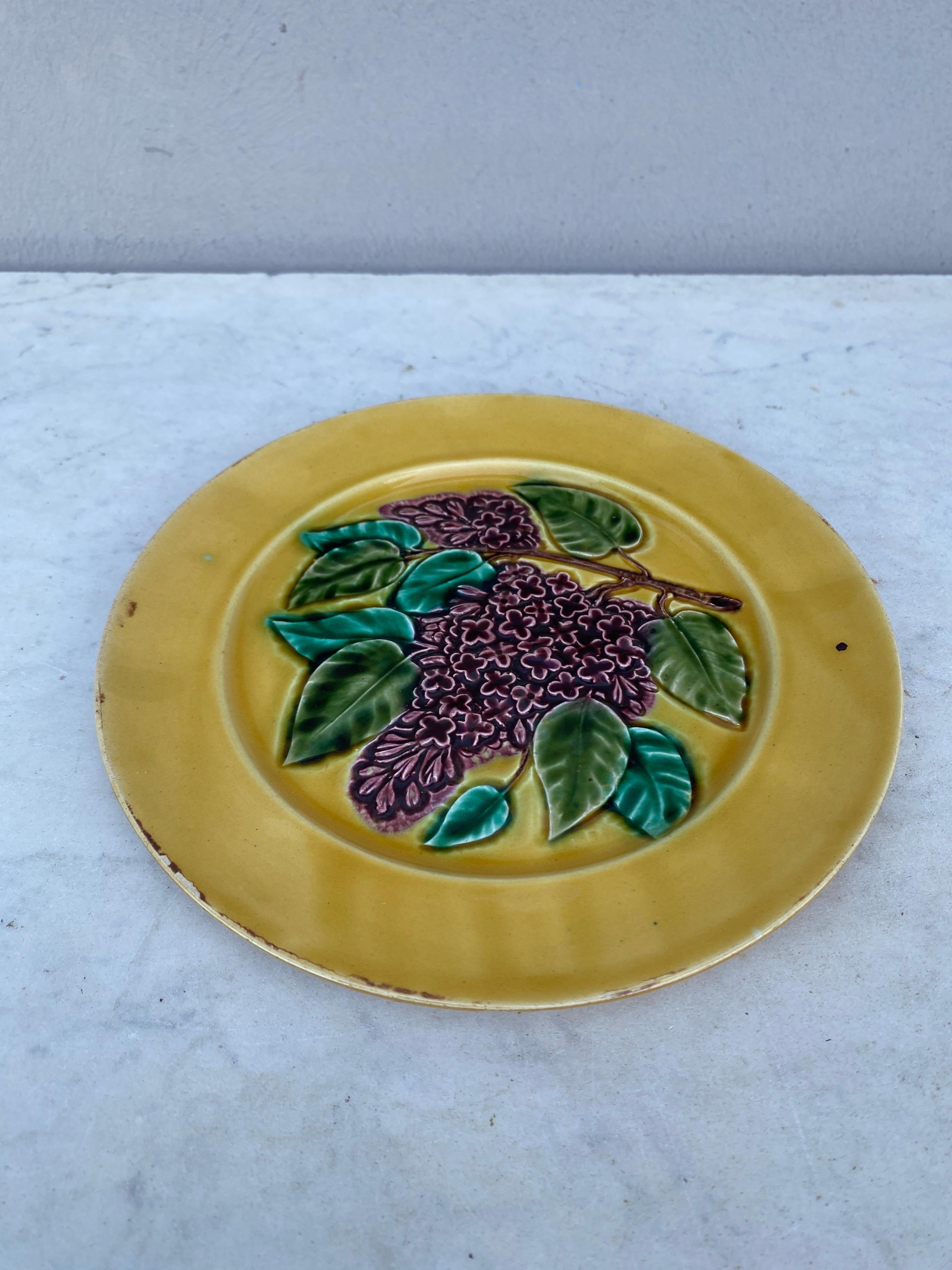Country French Majolica Lilac Plate Luneville, circa 1880 For Sale