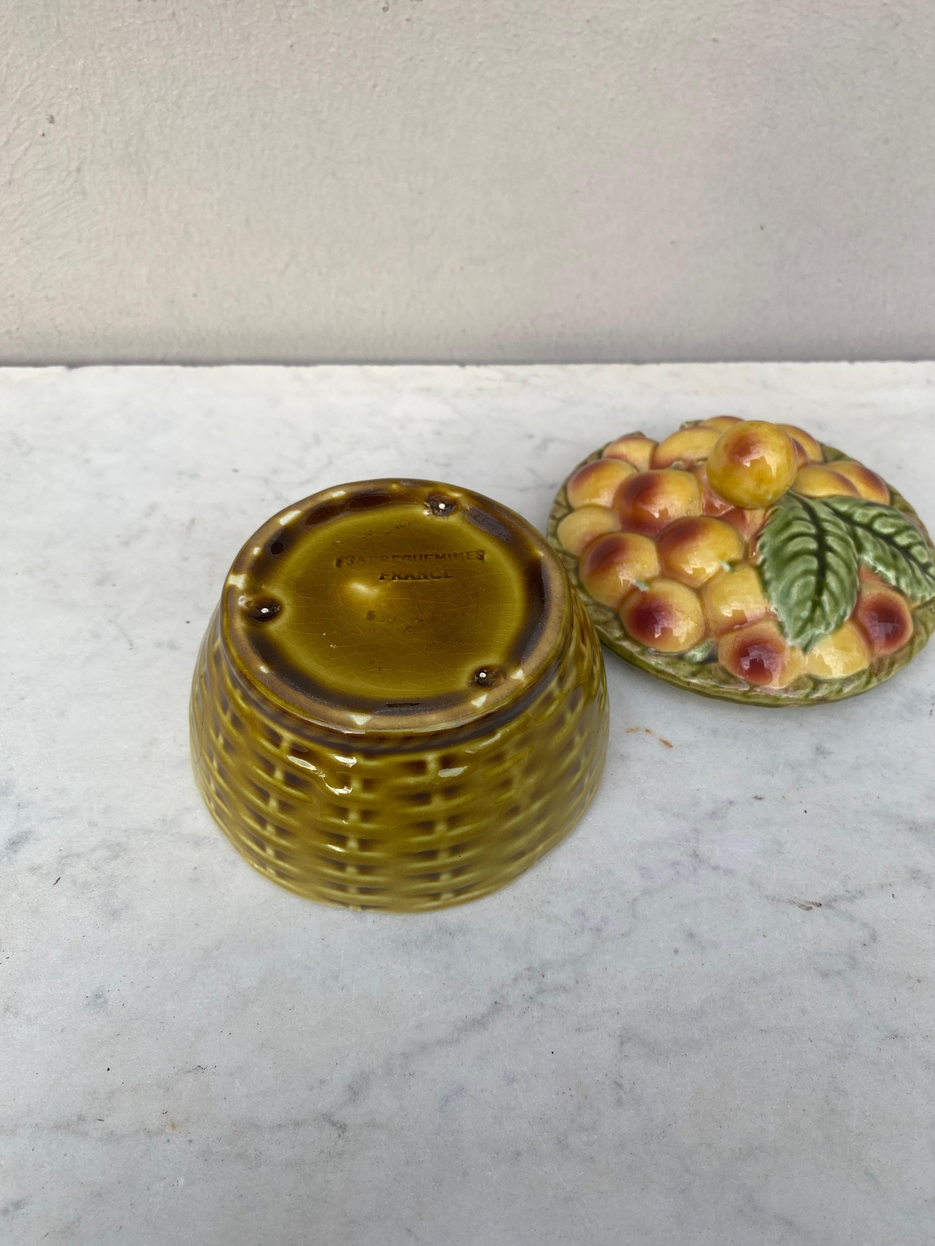 Early 20th Century French Majolica Mirabelle Plums Tureen Sarreguemines, circa 1920 For Sale