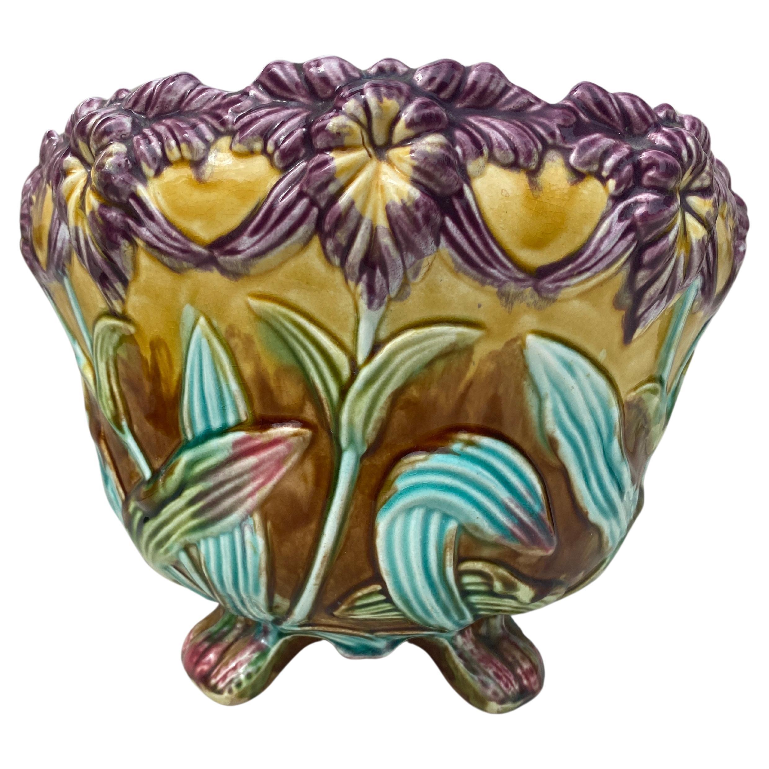 French Majolica Orchid Jardinière Onnaing, circa 1880
Height / 8 inches.
Diameter / 10.5 inches.
