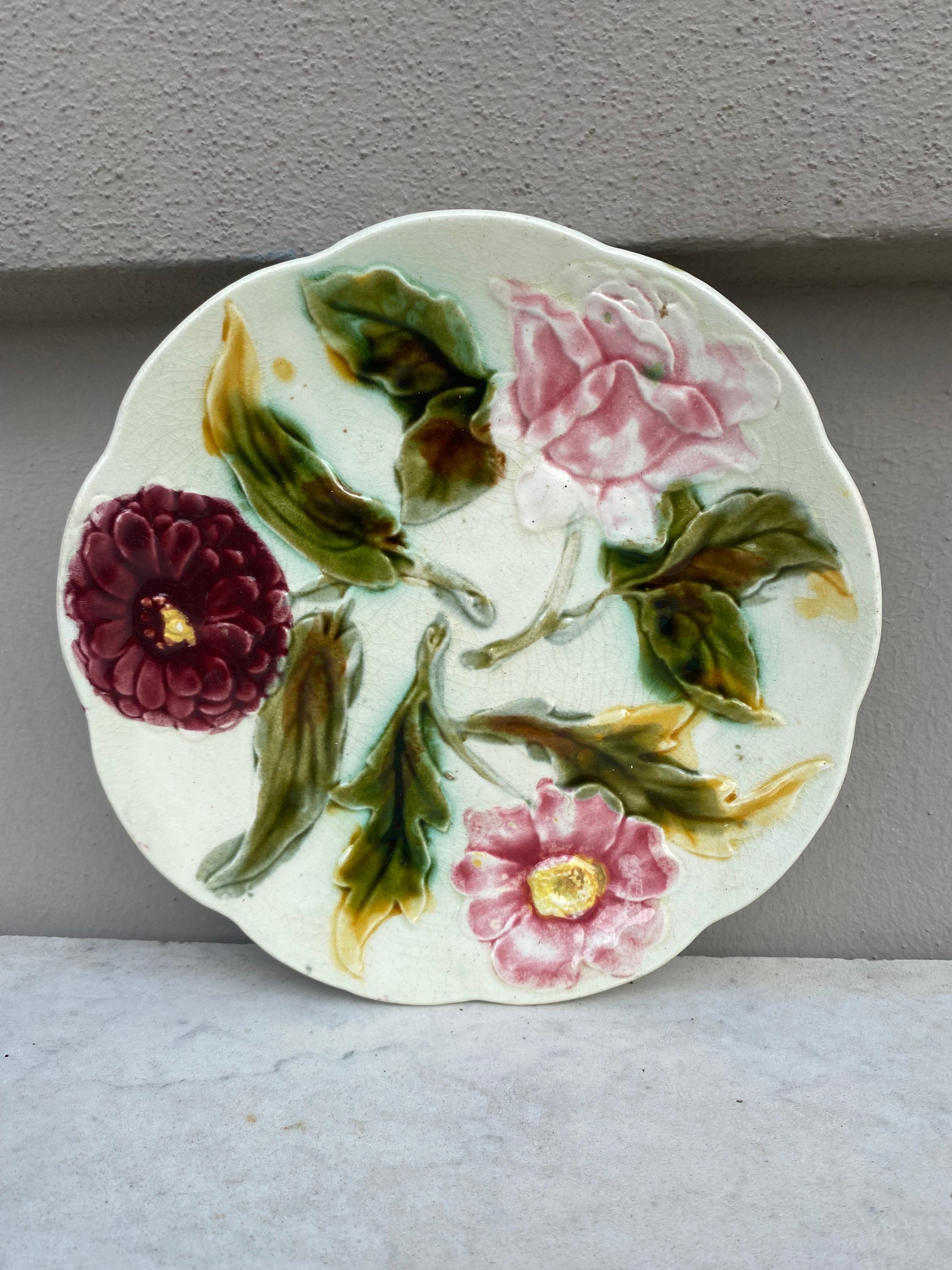 French Majolica Orchid Plate Saint Clement, circa 1900 In Good Condition For Sale In Austin, TX