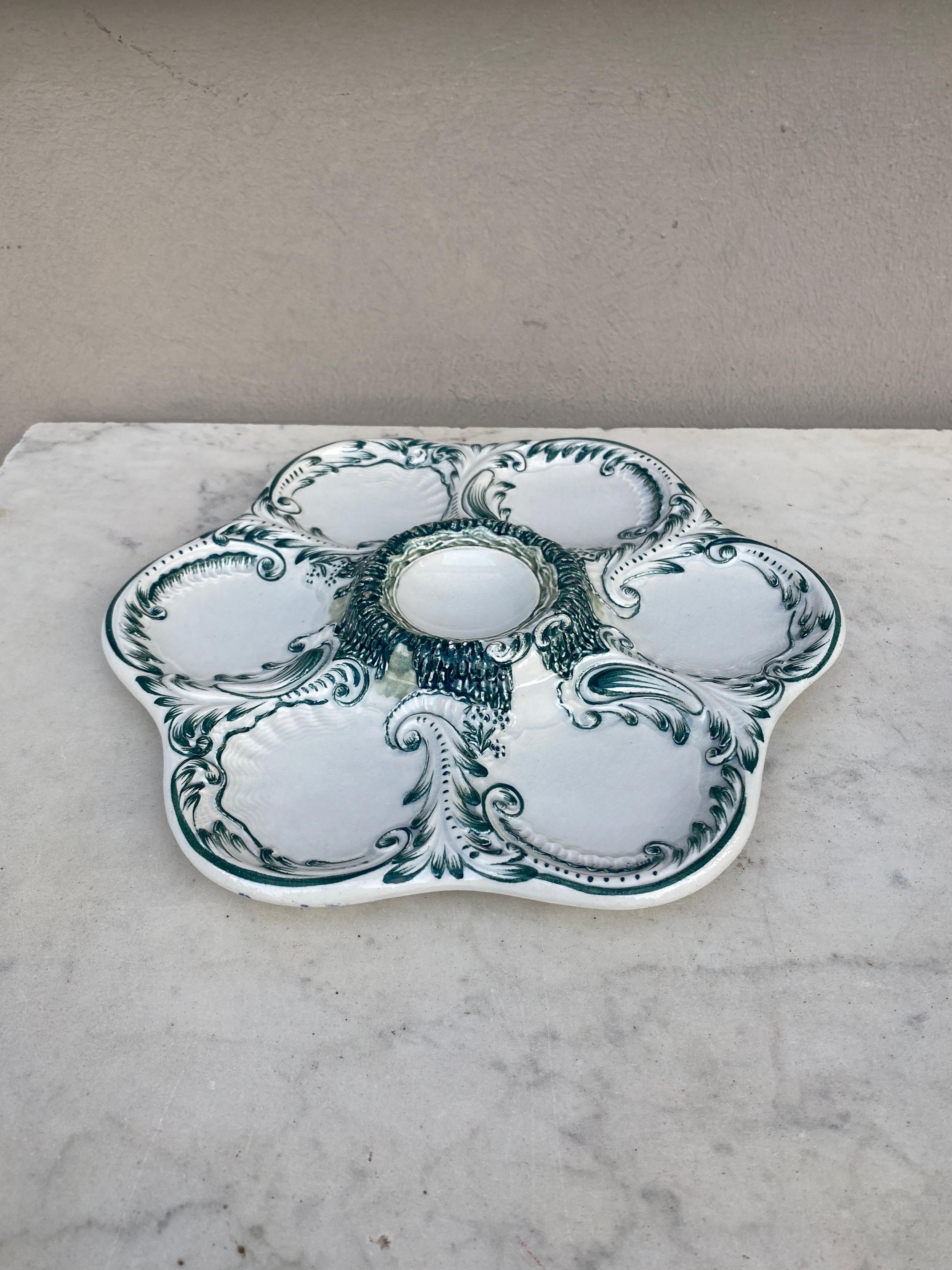 French Majolica oyster plate with green acanthus leaves, circa 1890.