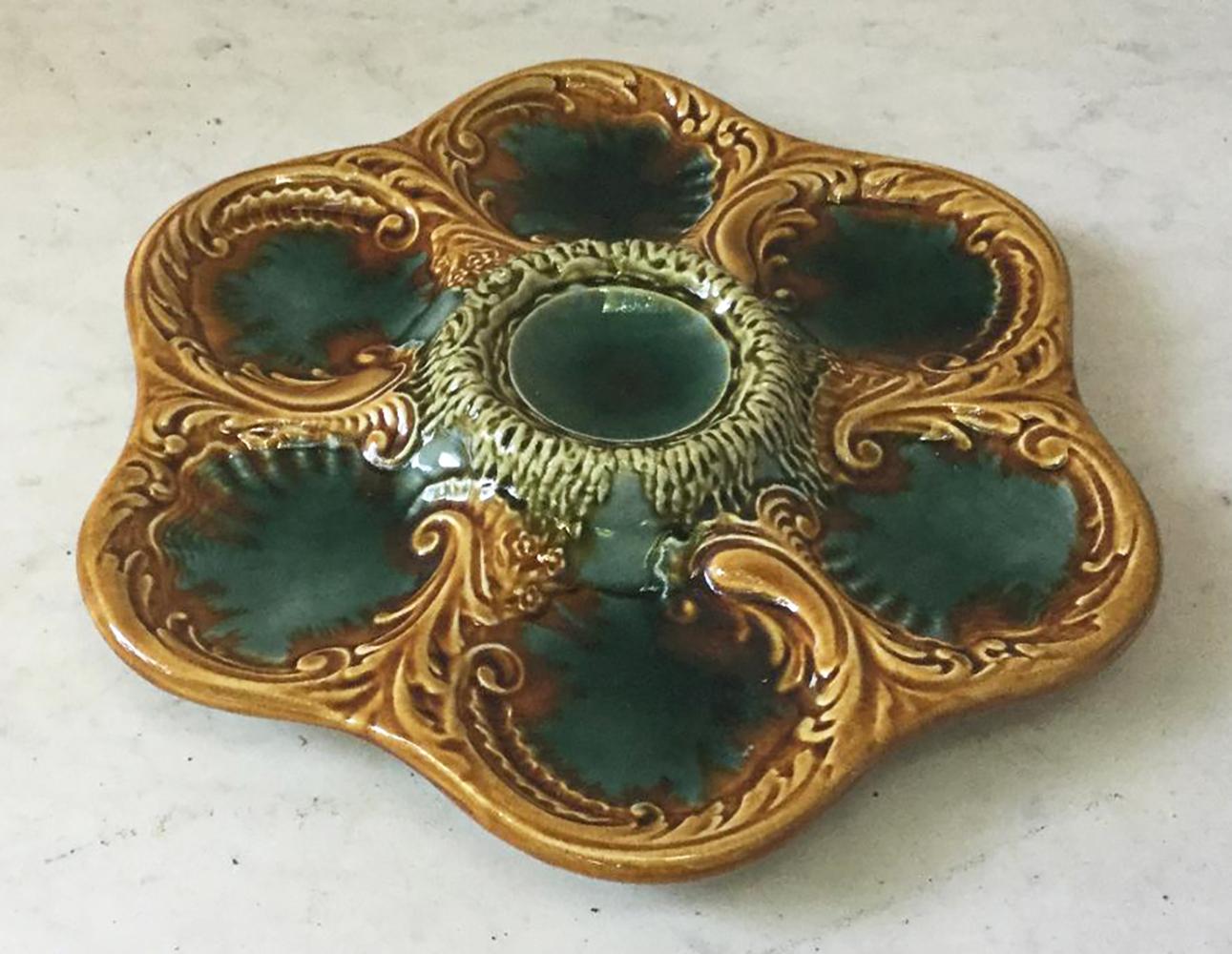 French Majolica Oyster Plate, circa 1900 In Excellent Condition In Austin, TX