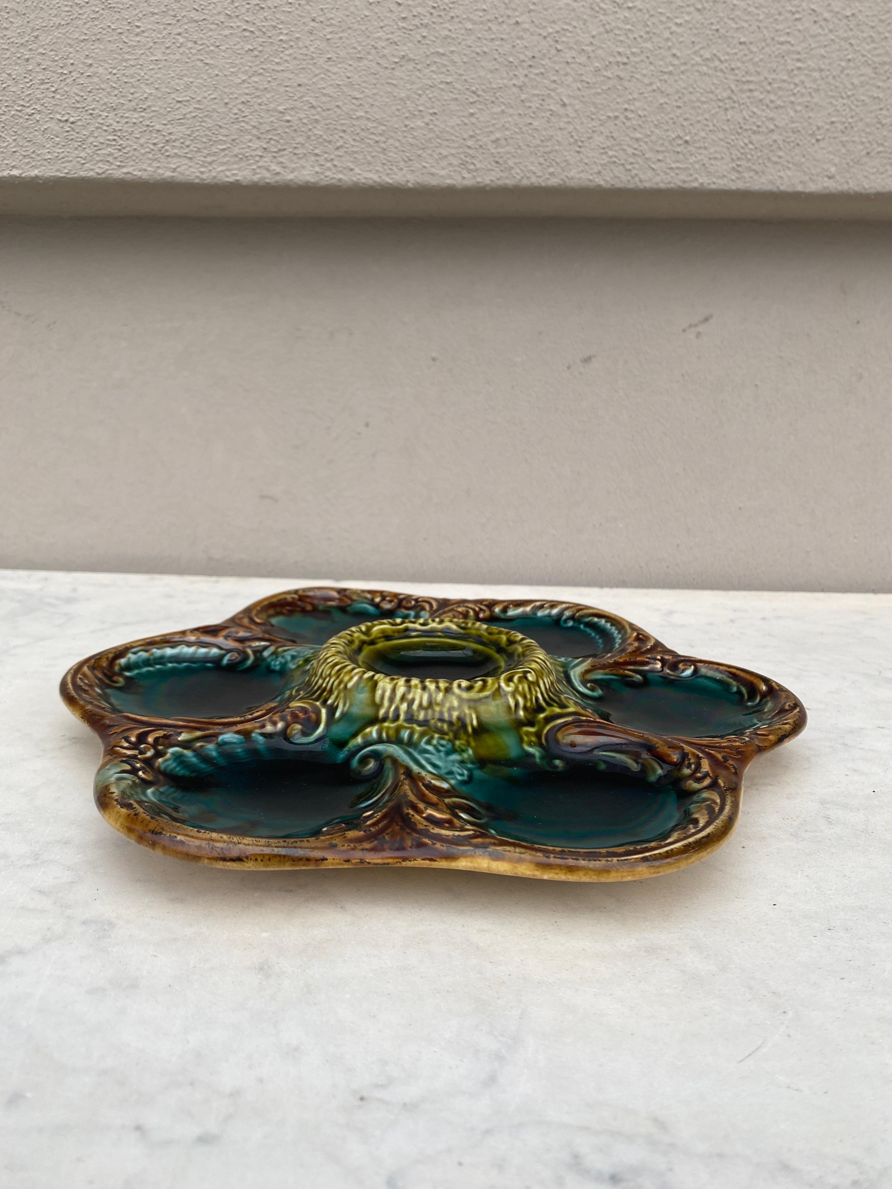 French Majolica Oyster Plate, circa 1900 In Excellent Condition For Sale In Austin, TX
