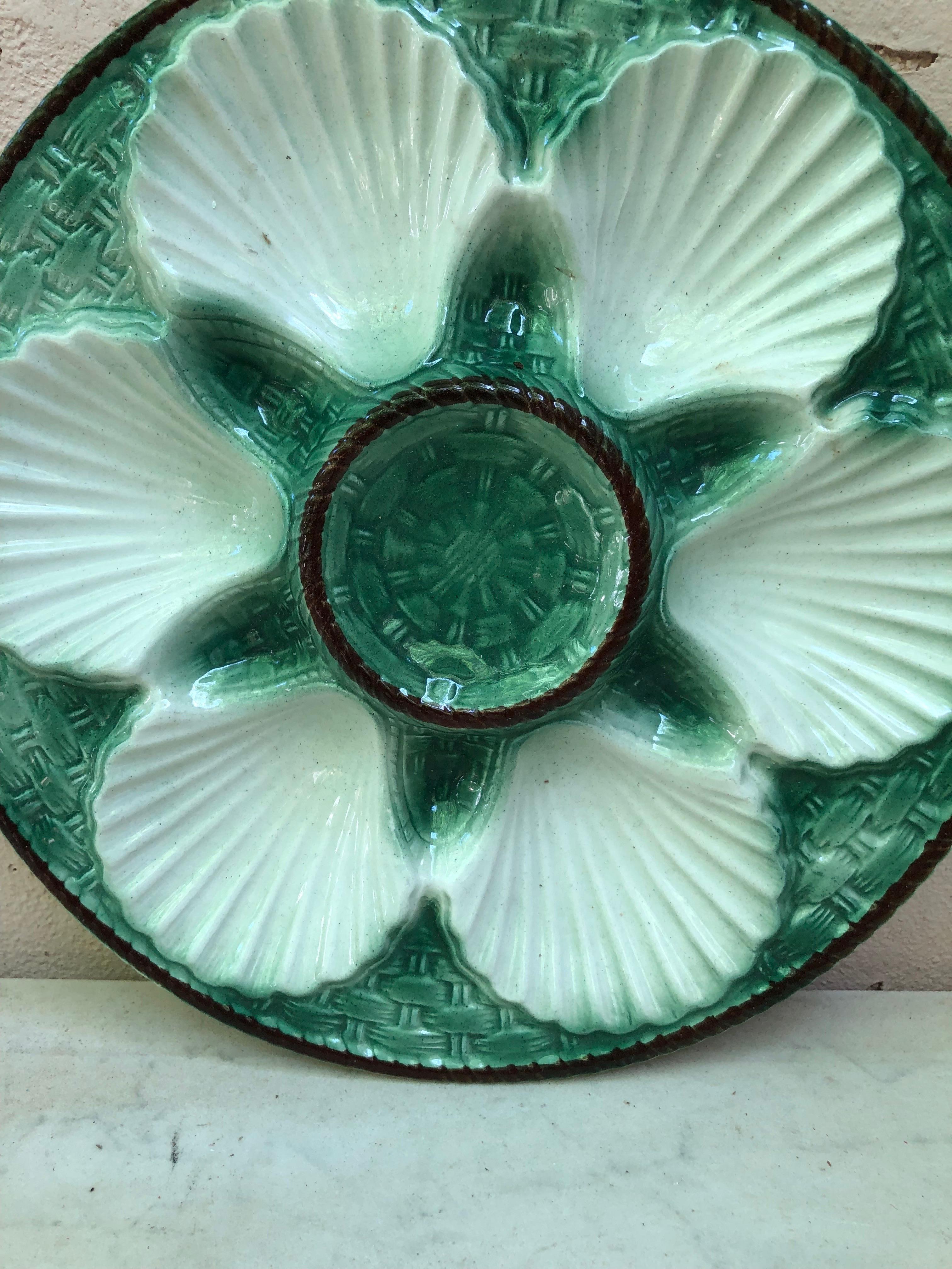 VINTAGE FRENCH MAJOLICA OYSTER PLATE SCALLOP SHELL SARREGUEMINES 9.5" 