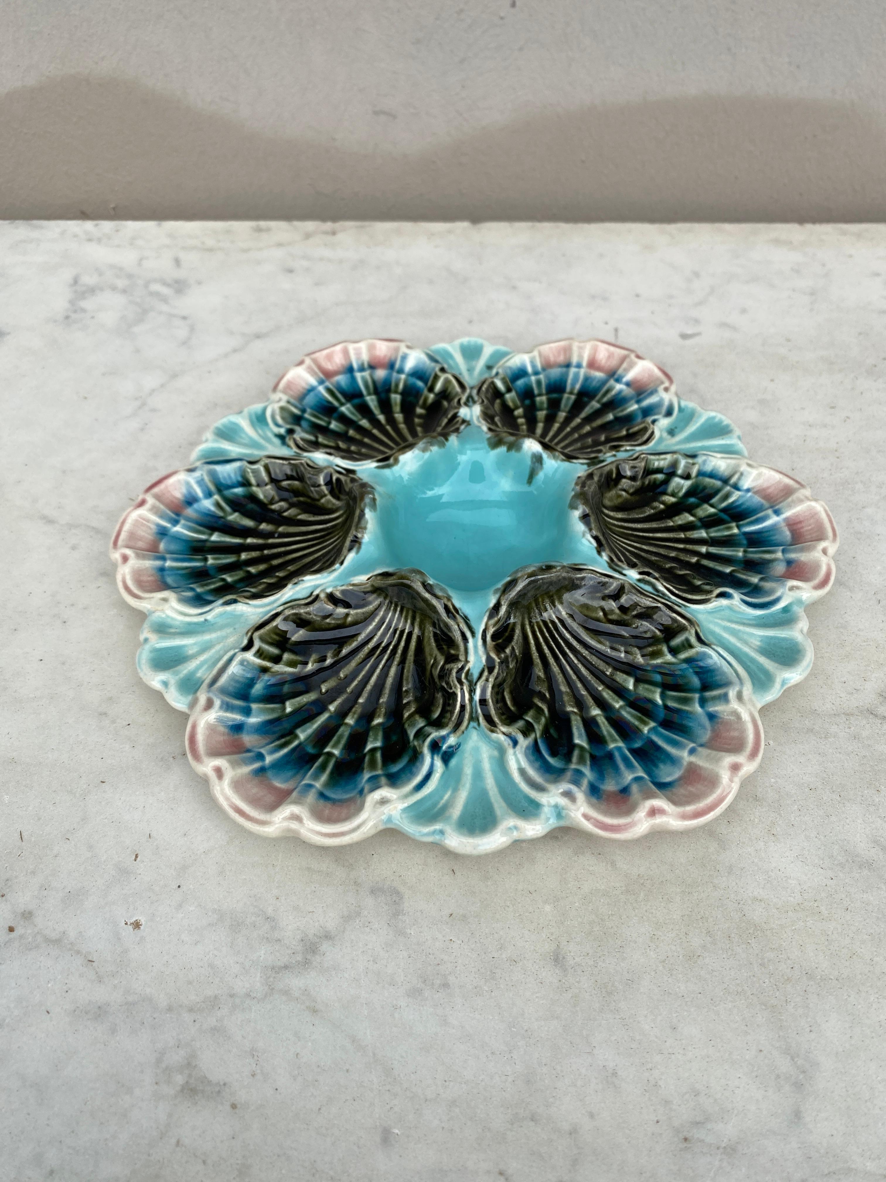 French Majolica blue, pink and grey oyster plate unsigned from Fives Lille, circa 1890.