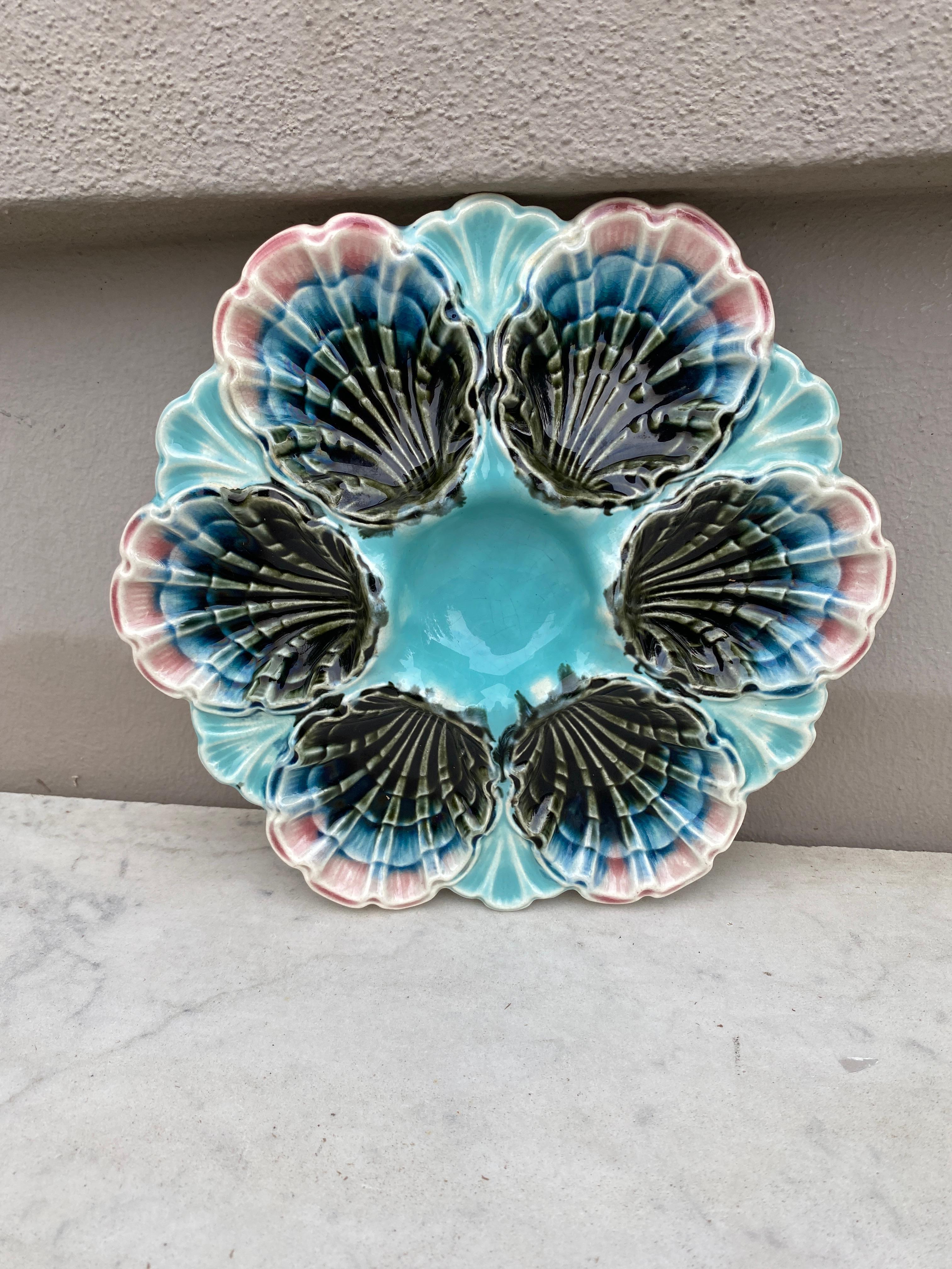 French Majolica Oyster Plate Fives Lille, circa 1890 In Good Condition For Sale In Austin, TX