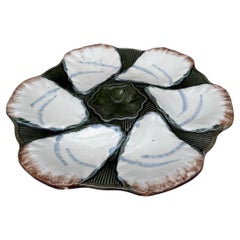 Plato de ostra de mayólica francesa Longchamp, hacia 1900