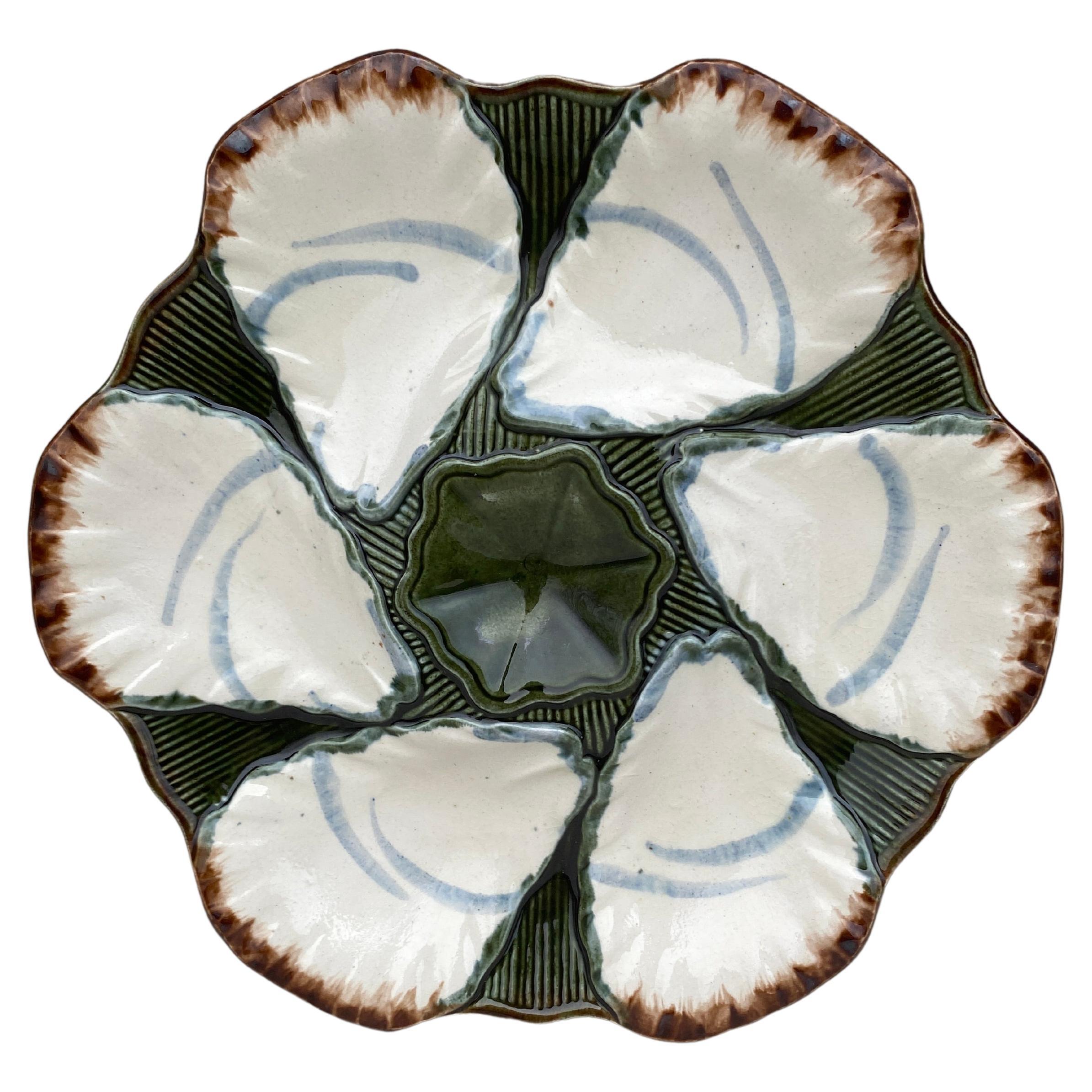 Assiette à huîtres en majolique française Longchamp, datant d'environ 1900