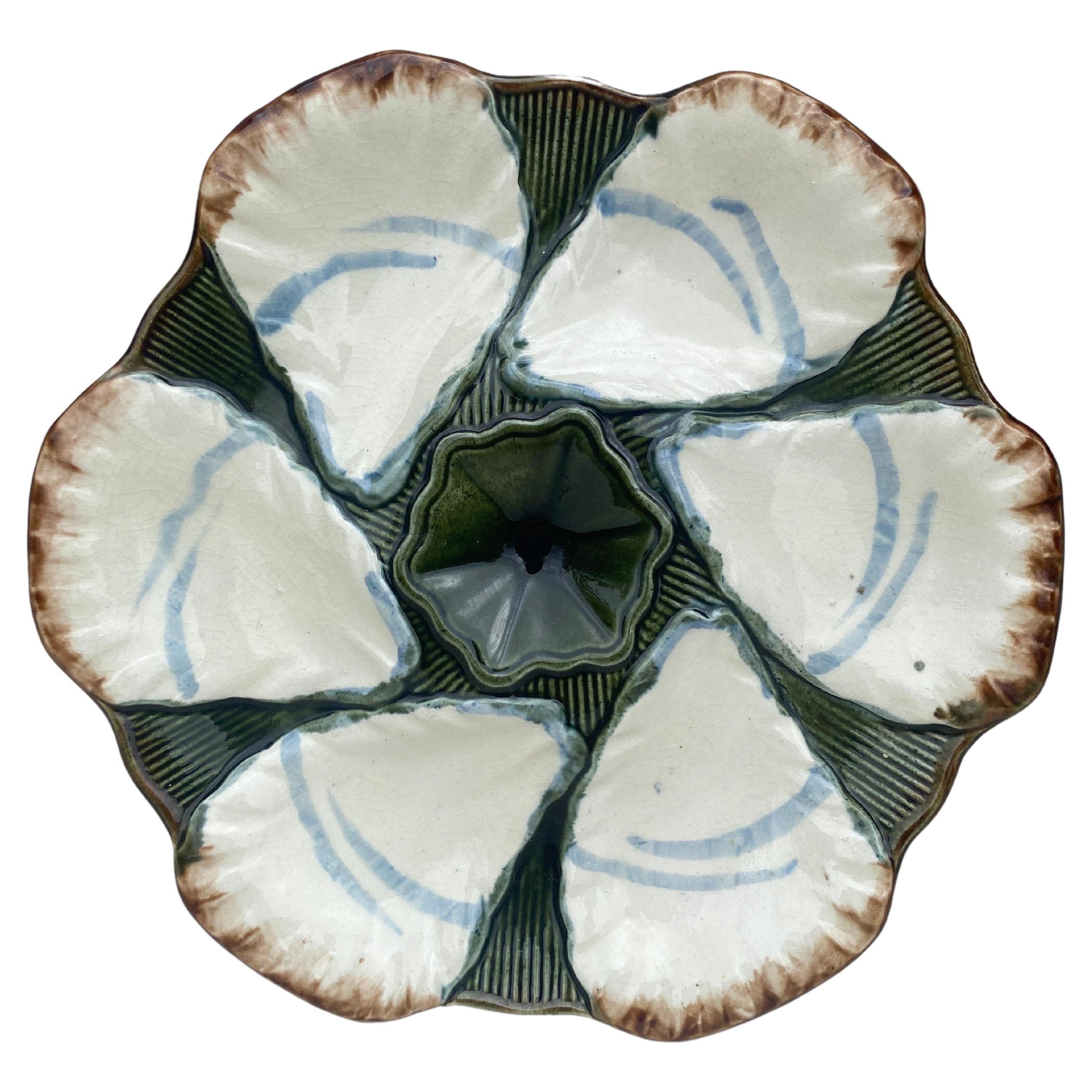 Assiette à huîtres en majolique française Longchamp, vers 1900 en vente