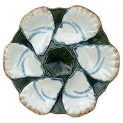 Assiette à huîtres en majolique française Longchamp, vers 1900
