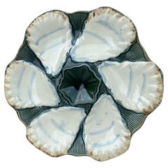 Ensemble de 3 assiettes à huîtres en majolique française Longchamp, circa 1900