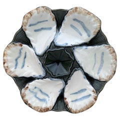 Assiette à huîtres en majolique française Longchamp, vers 1900