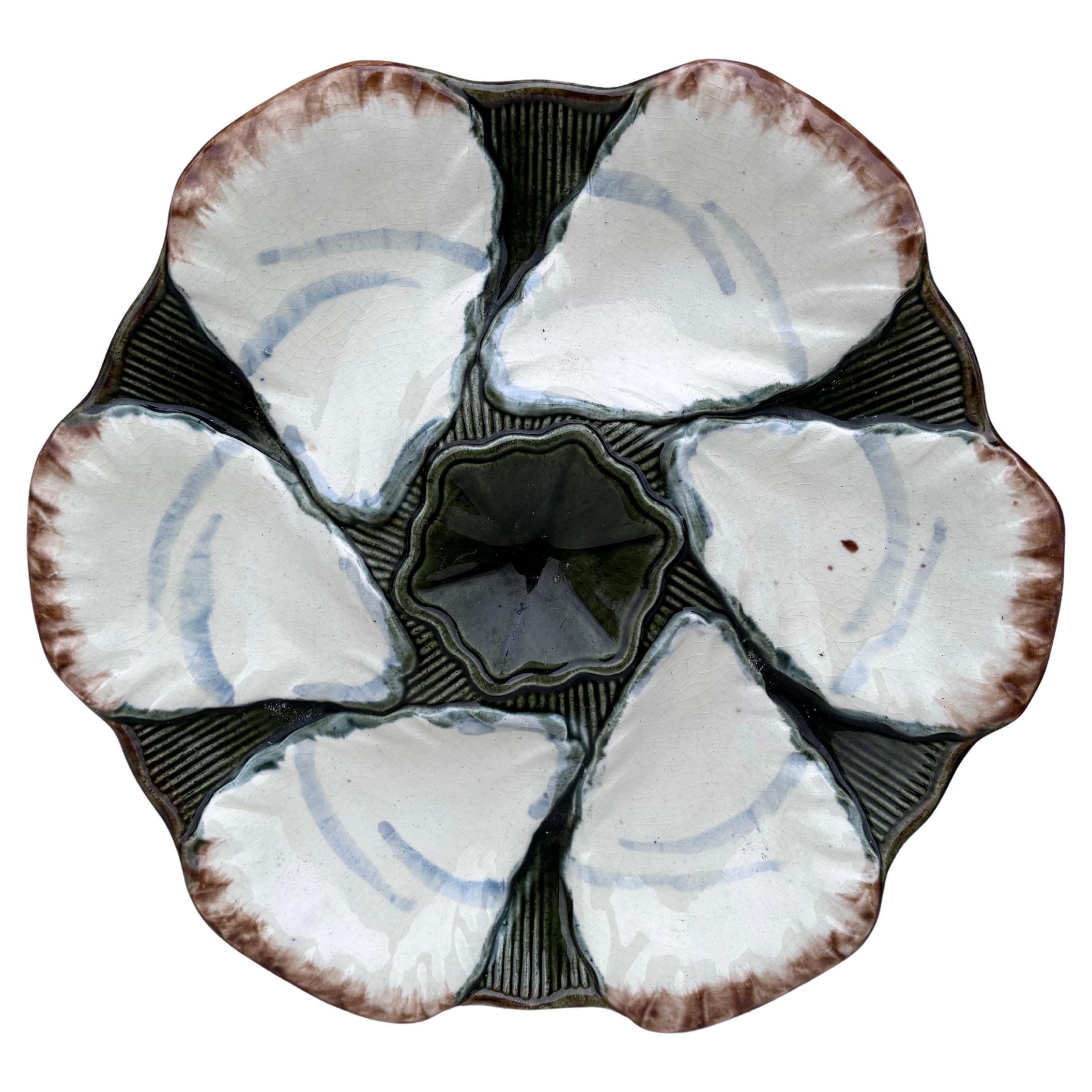 French Majolica Oyster Plate Longchamp, circa 1900 en venta