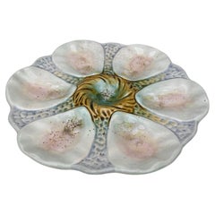 Plato de ostra de mayólica francesa Orchies, hacia 1900