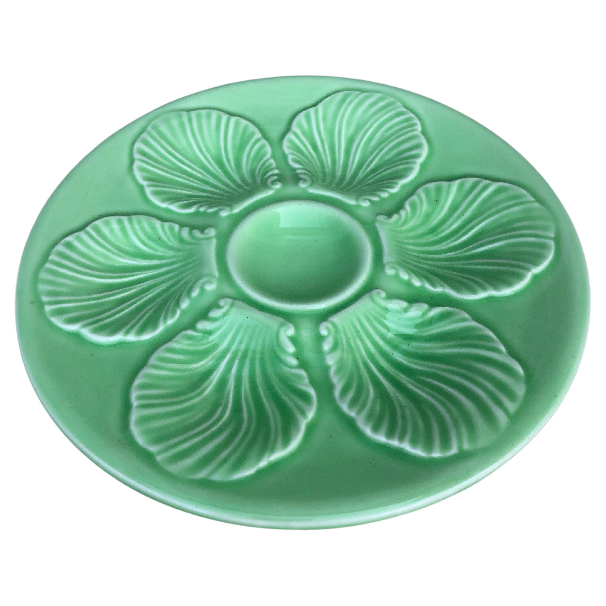 French green Majolica oyster plate signed Proceram, circa 1950.