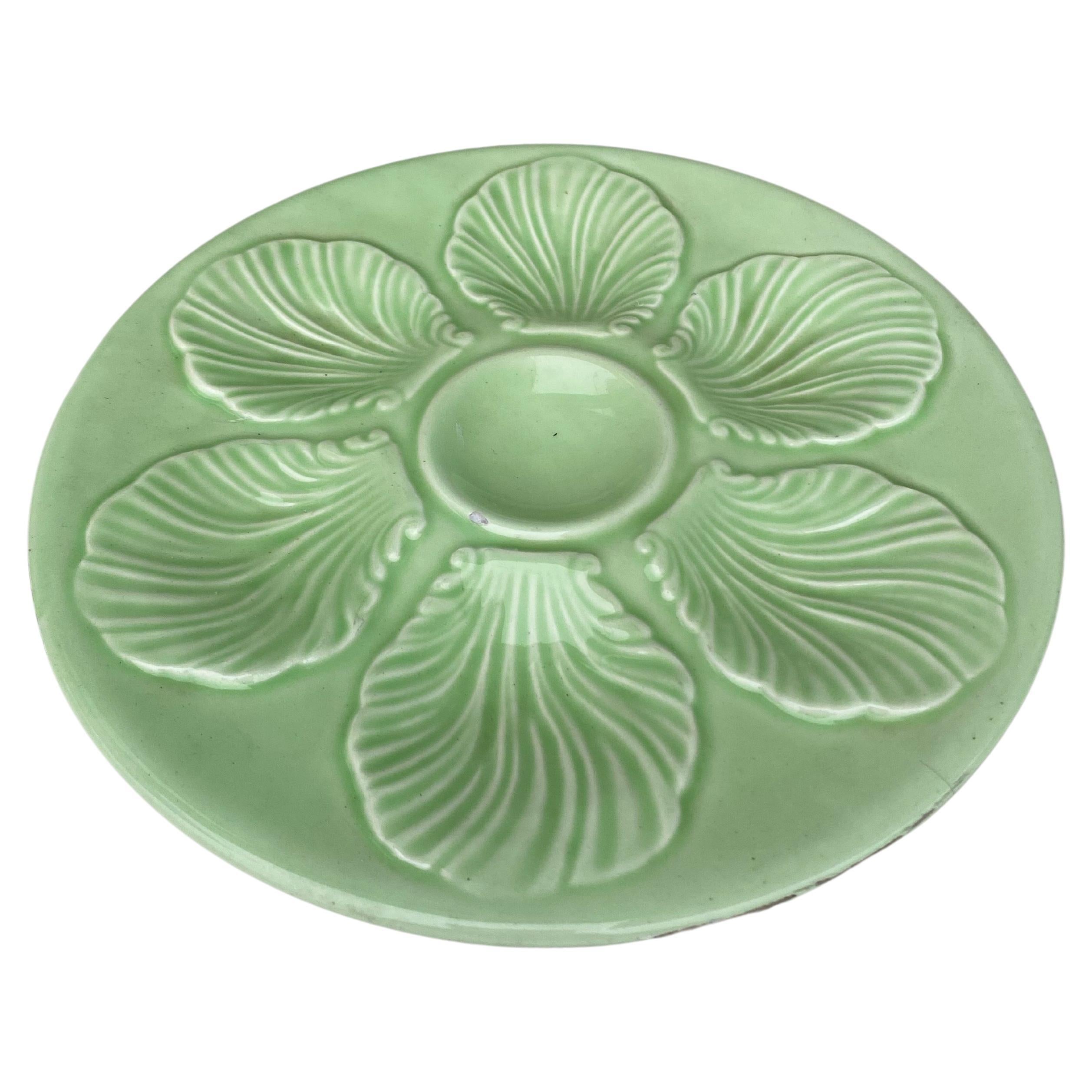 French green Majolica oyster plate signed Proceram, circa 1950.