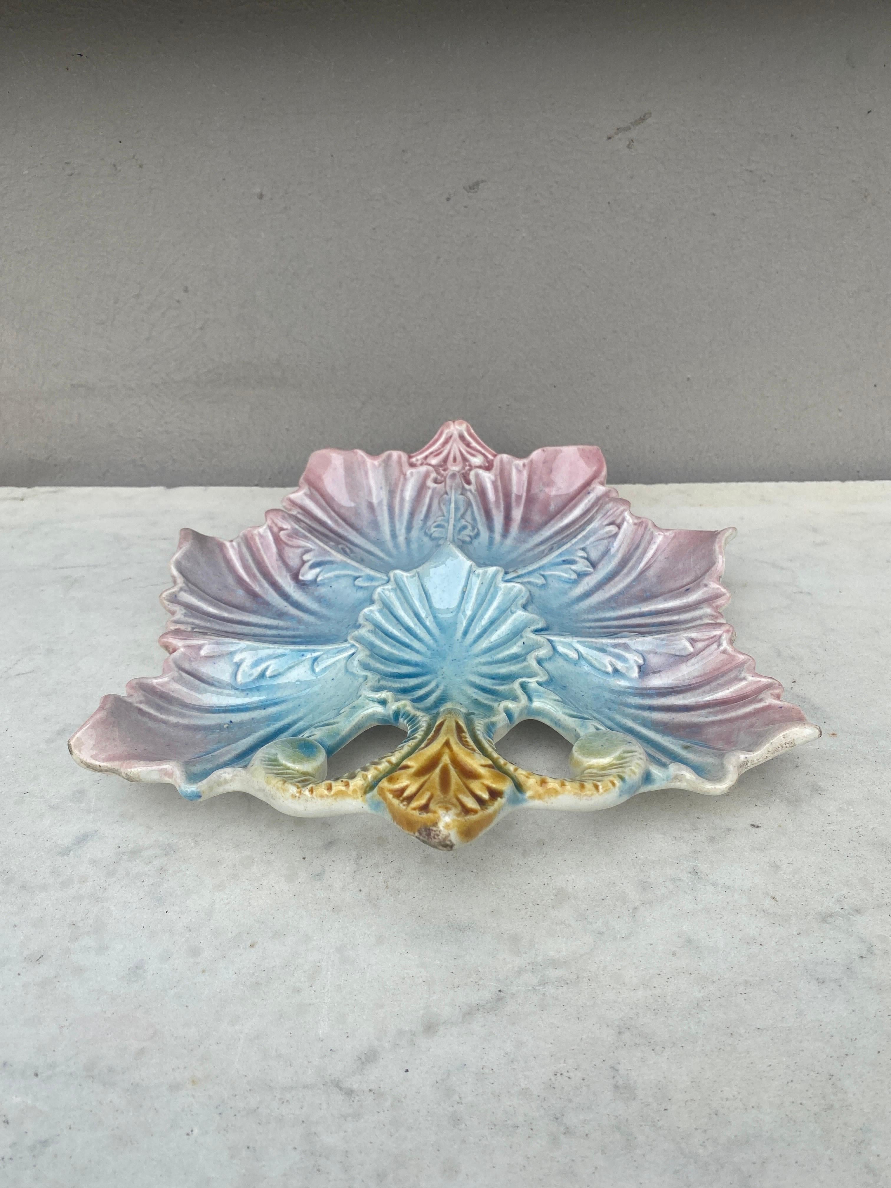 French Majolica Oyster Plate Russian Imperial Eagle, circa 1890 In Good Condition For Sale In Austin, TX