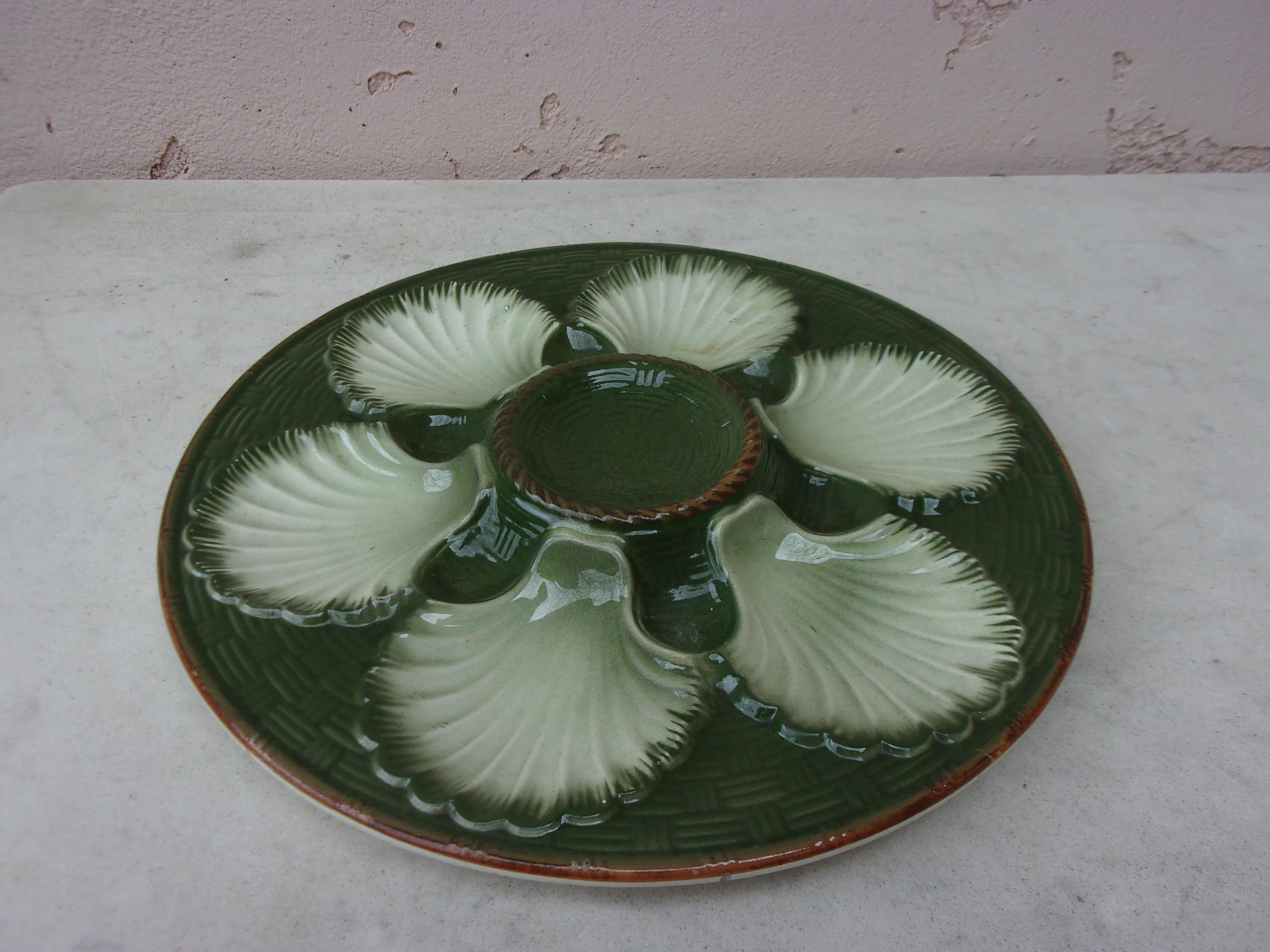 French Majolica oyster plate Saint Clement, circa 1890.
