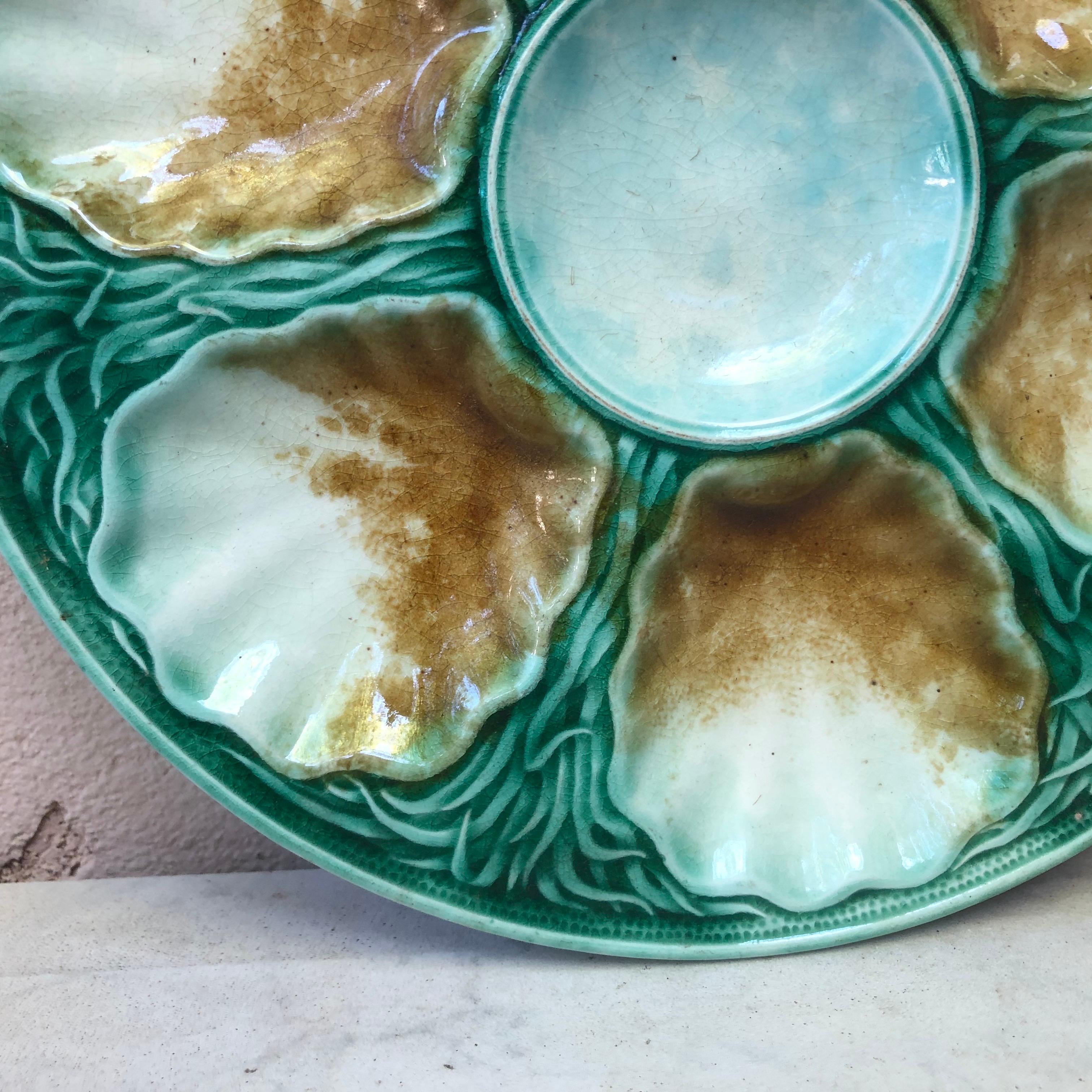 French Majolica oyster plate with seaweeds signed Salins (East of France) circa 1890.