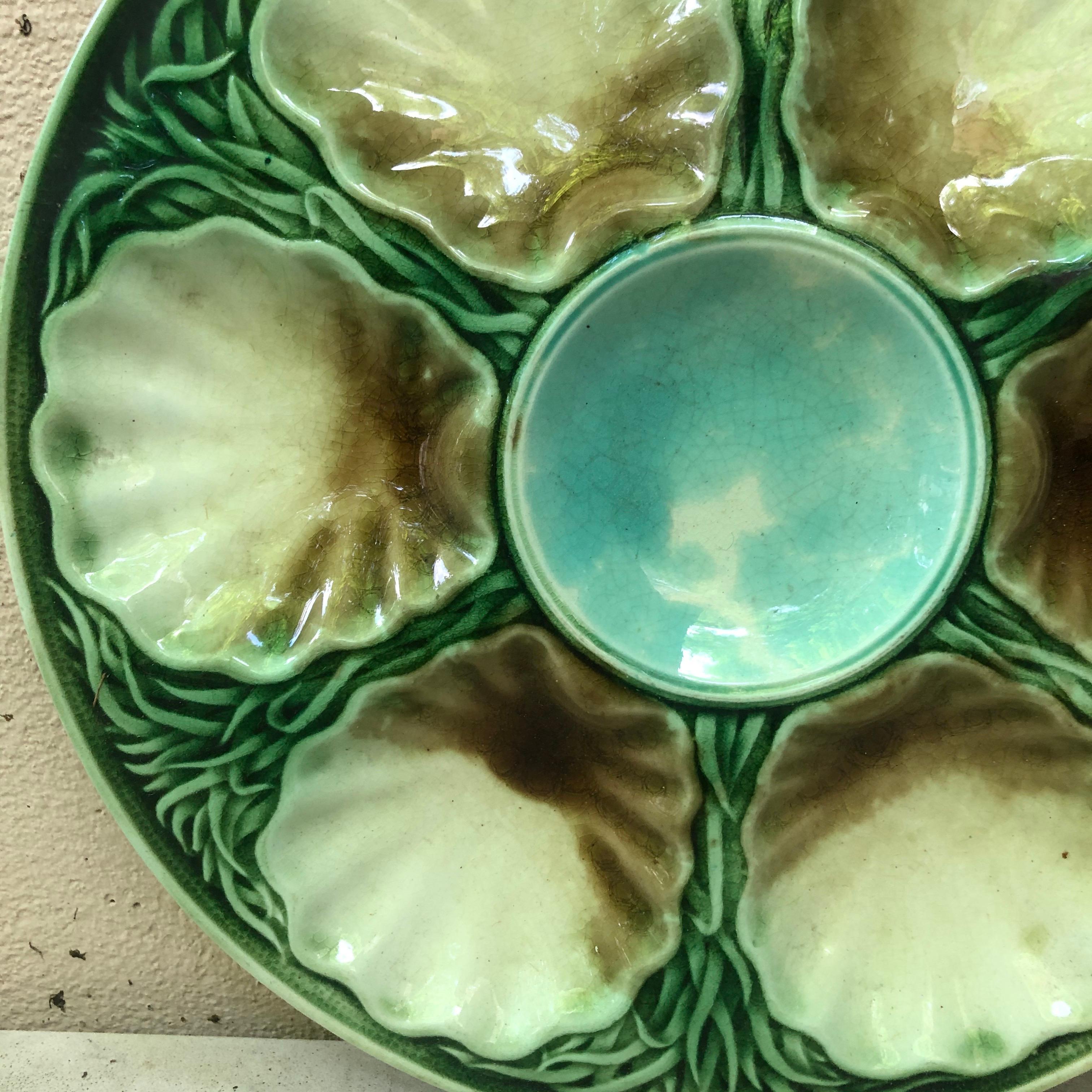 French Majolica oyster plate with seaweeds signed Salins (East of France) circa 1890.