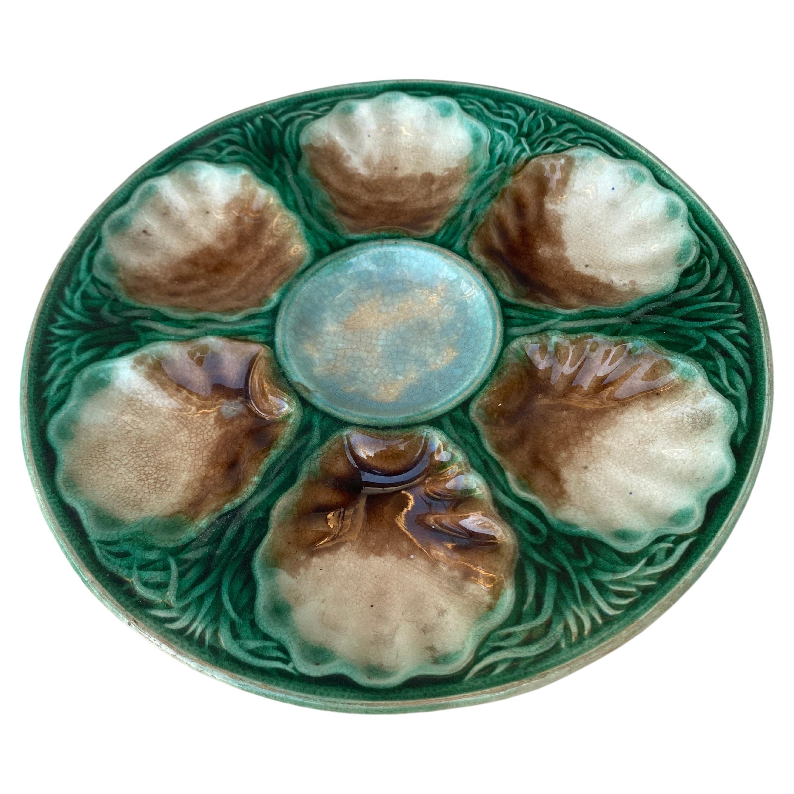 French Majolica oyster plate with seaweeds signed Salins (East of France) circa 1890.
Chips on the back ( Picture ).