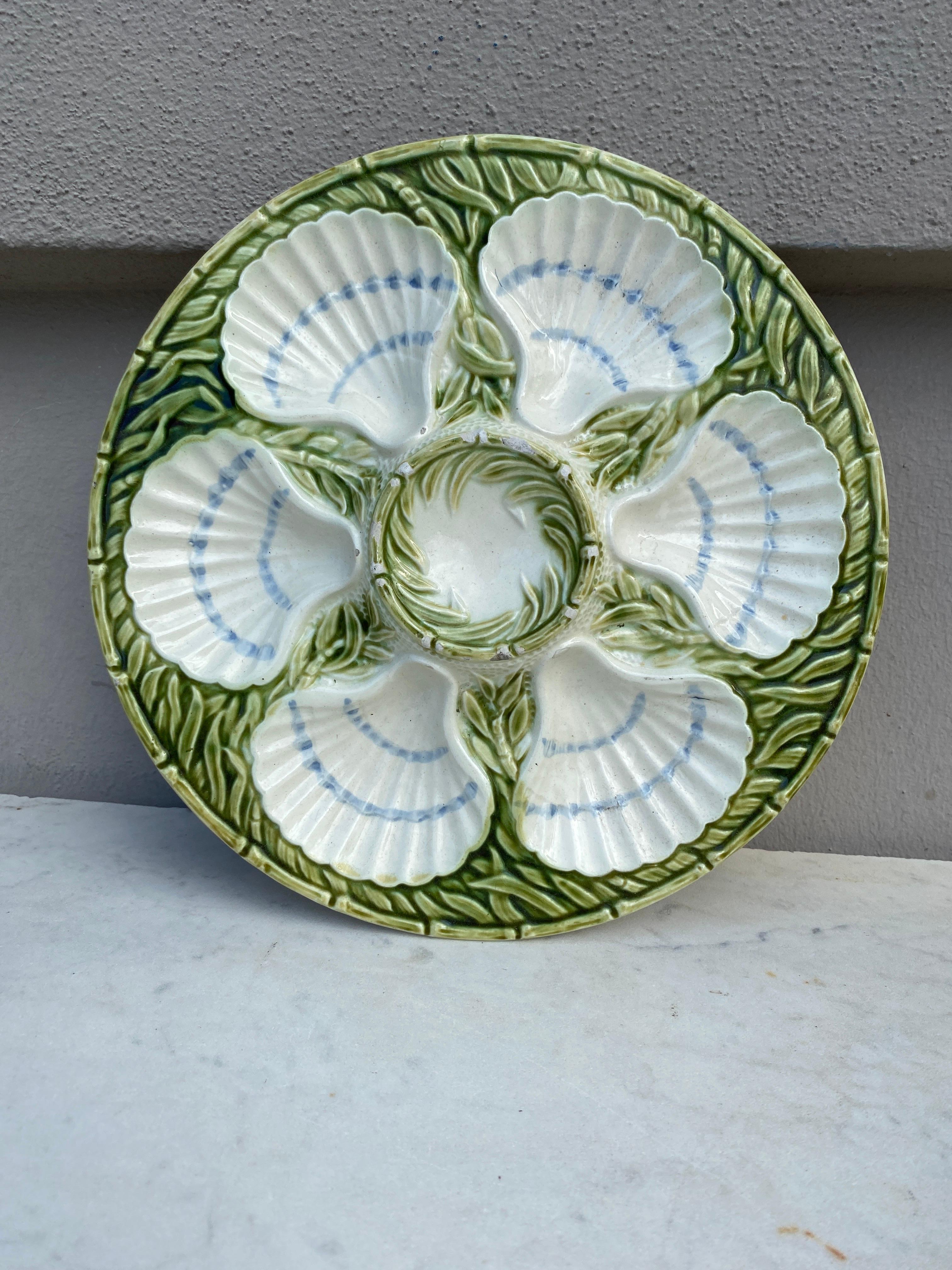 French Majolica oyster plate with bamboo patten and berries from the manufacture of Salins, circa 1890.