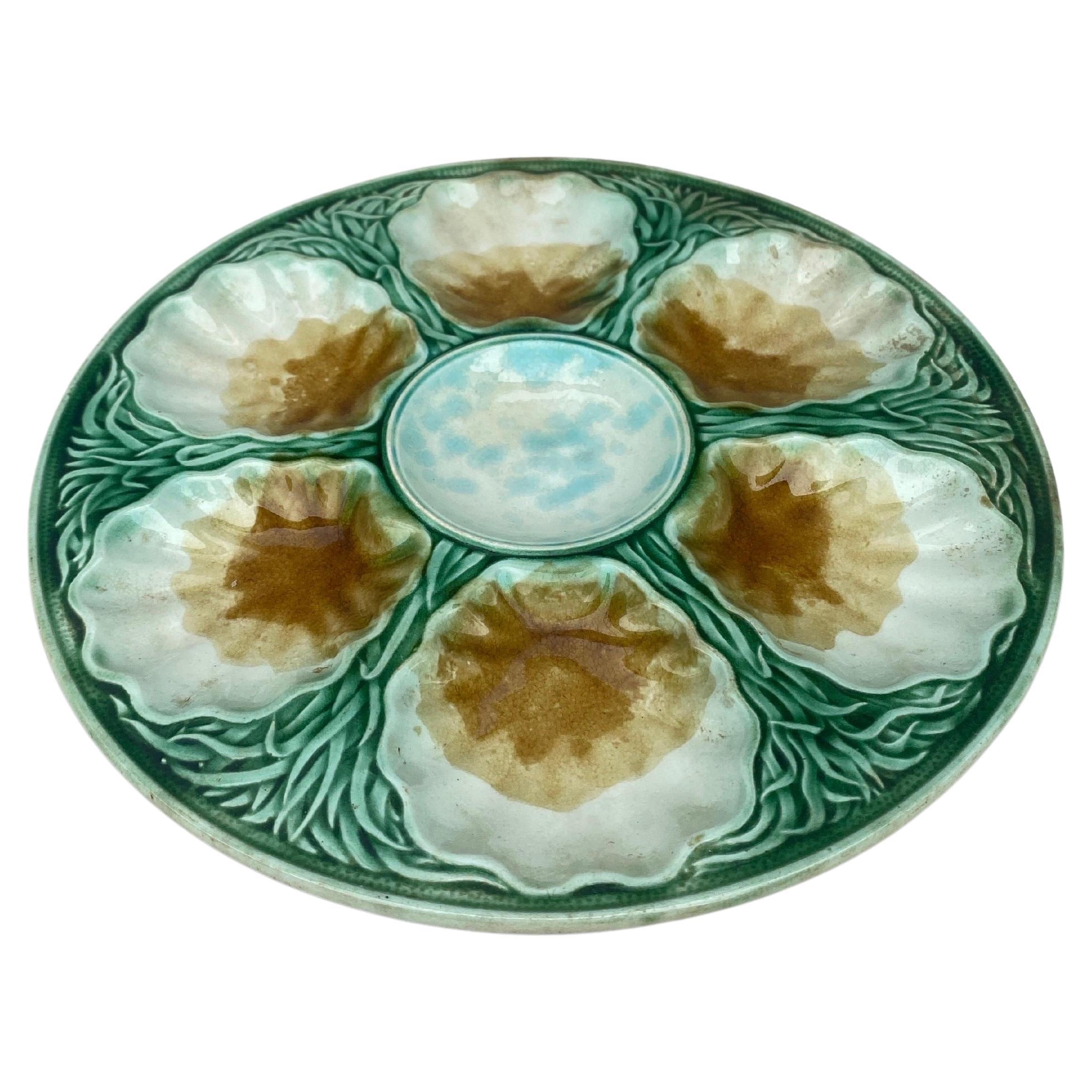 French Majolica oyster plate with seaweeds signed Salins (East of France) circa 1890.
 