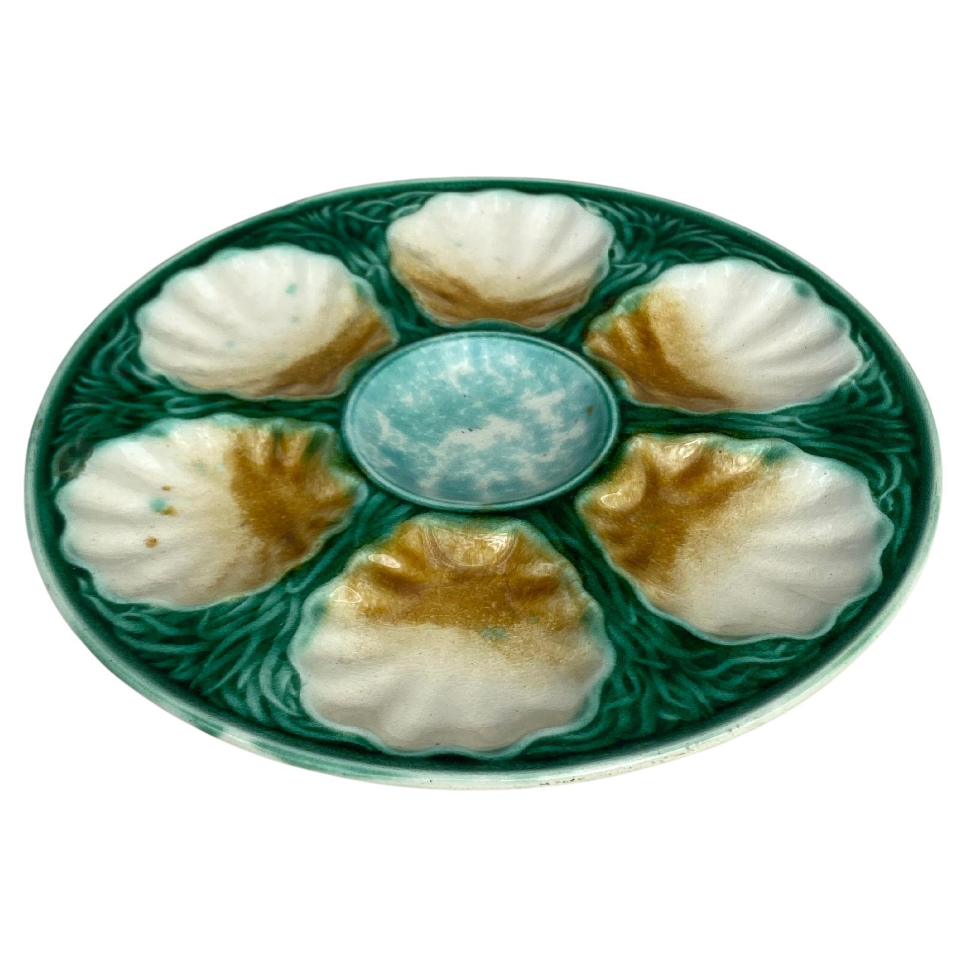 French Majolica oyster plate with seaweeds Salins (East of France) circa 1890.
 