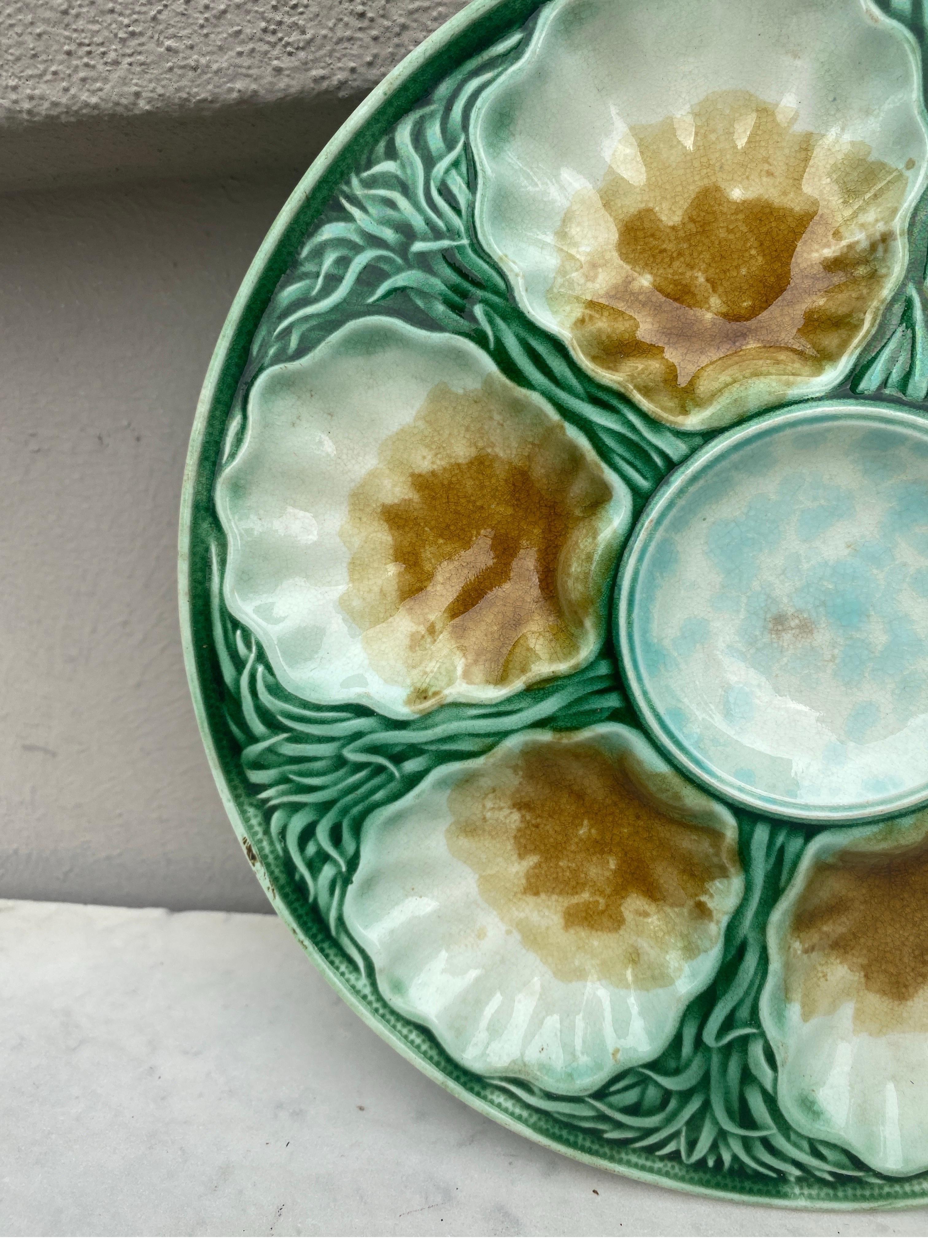 French Majolica Oyster Plate Salins, circa 1890 In Good Condition For Sale In Austin, TX