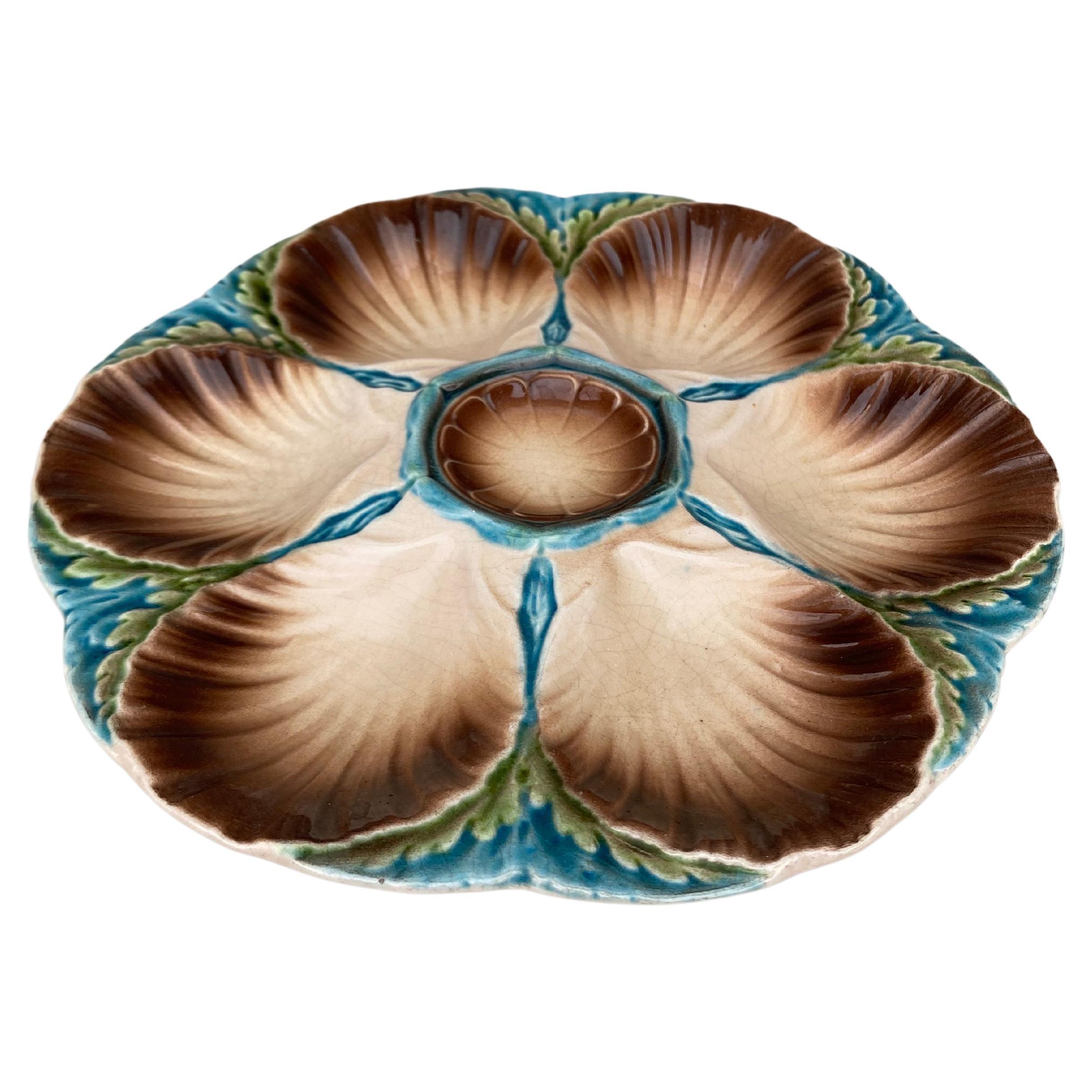 Majolica oyster plate Sarreguemines, circa 1890.
6 shells and space for the lemon on the center.