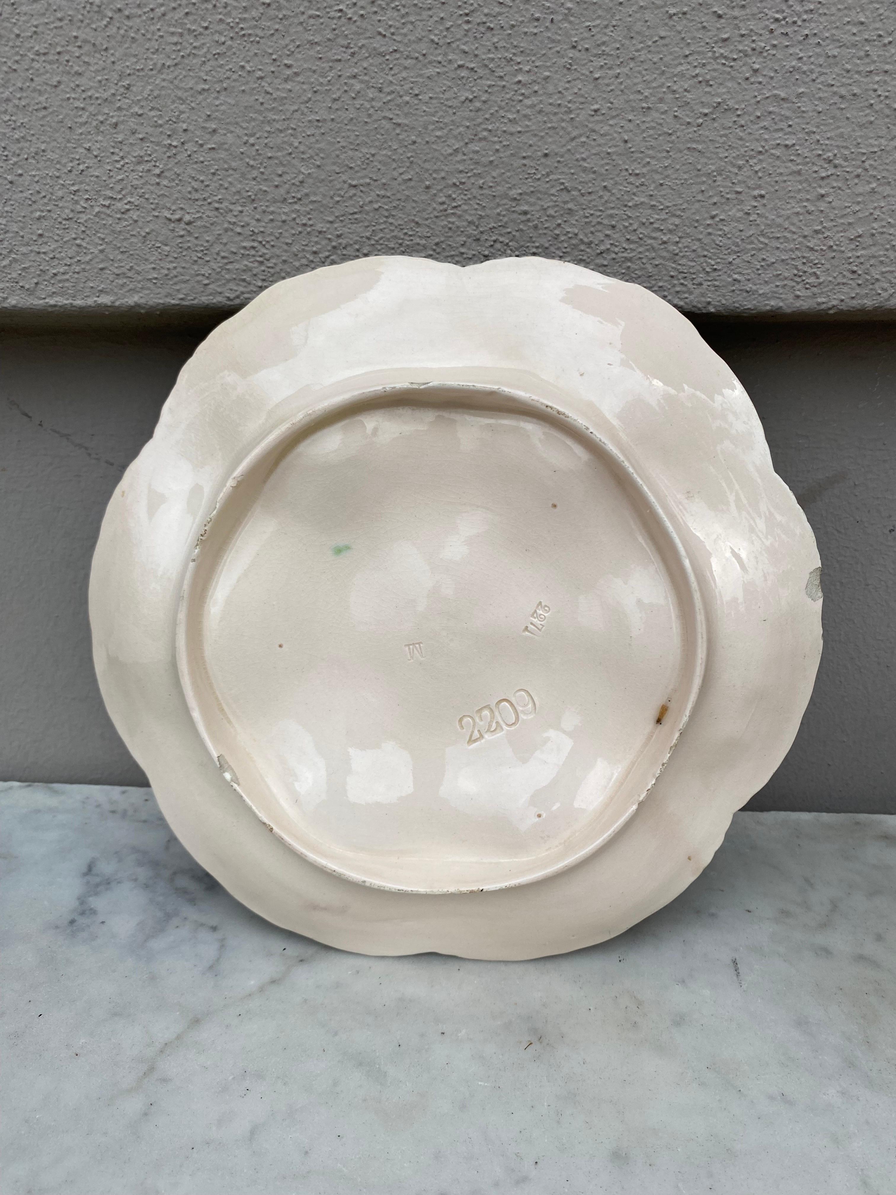 Provincial français Assiette à huîtres en majolique française Sarreguemines, datant d'environ 1890