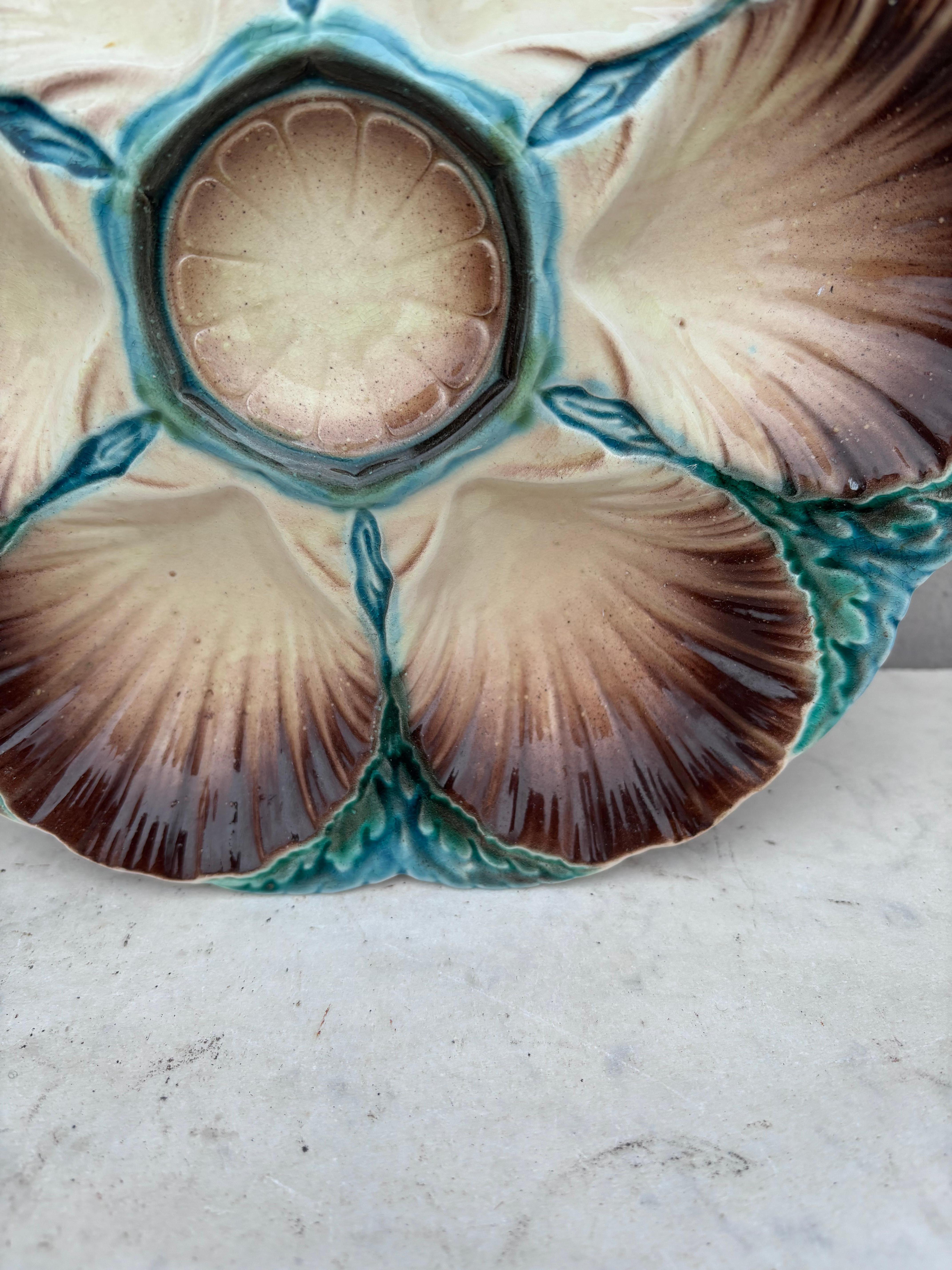 French Majolica Oyster Plate Sarreguemines, circa 1890 In Good Condition For Sale In Austin, TX