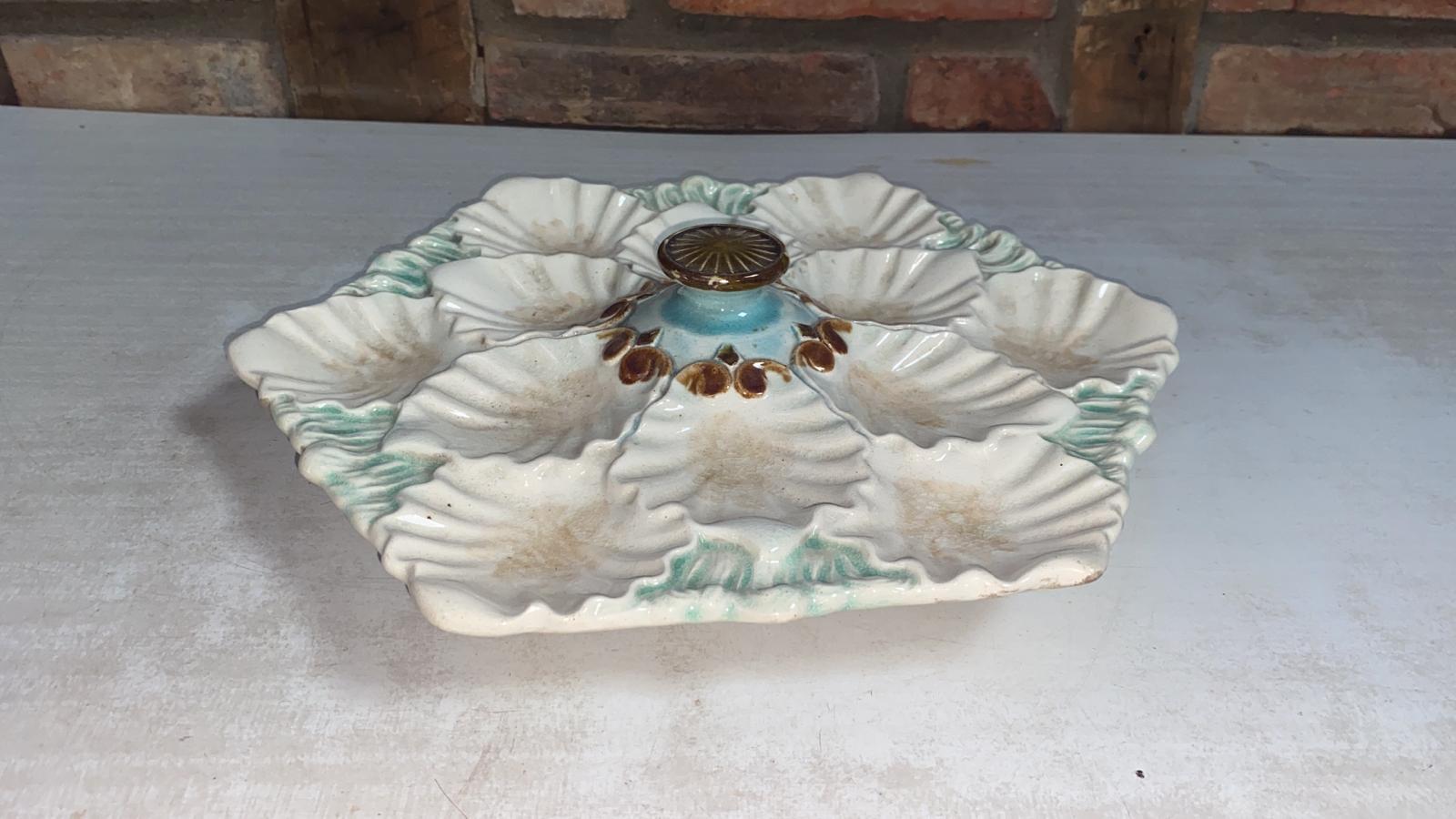 Large French majolica oyster platter with handle Orchies, circa 1900.